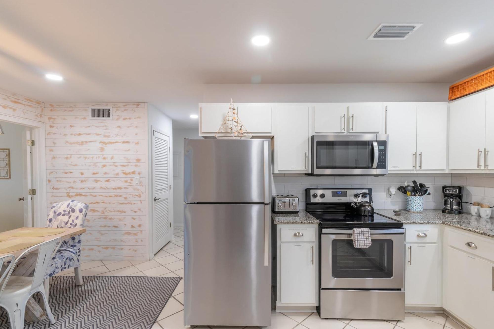 Holiday home Dolphin By Avantstay 2 Mins Walk To W Pool Large Outdoor Entertaining Area Destin
