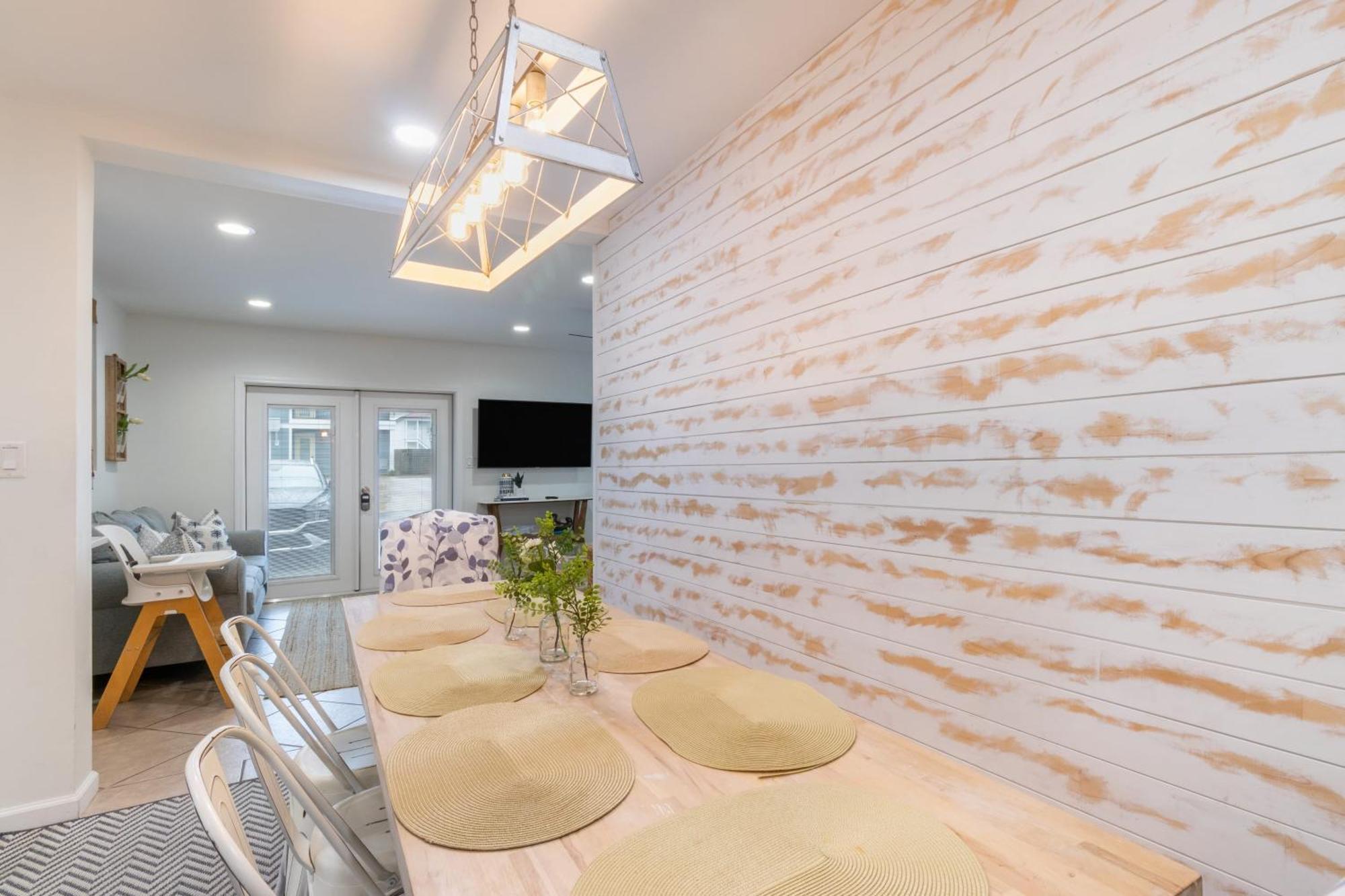 Holiday home Dolphin By Avantstay 2 Mins Walk To W Pool Large Outdoor Entertaining Area Destin
