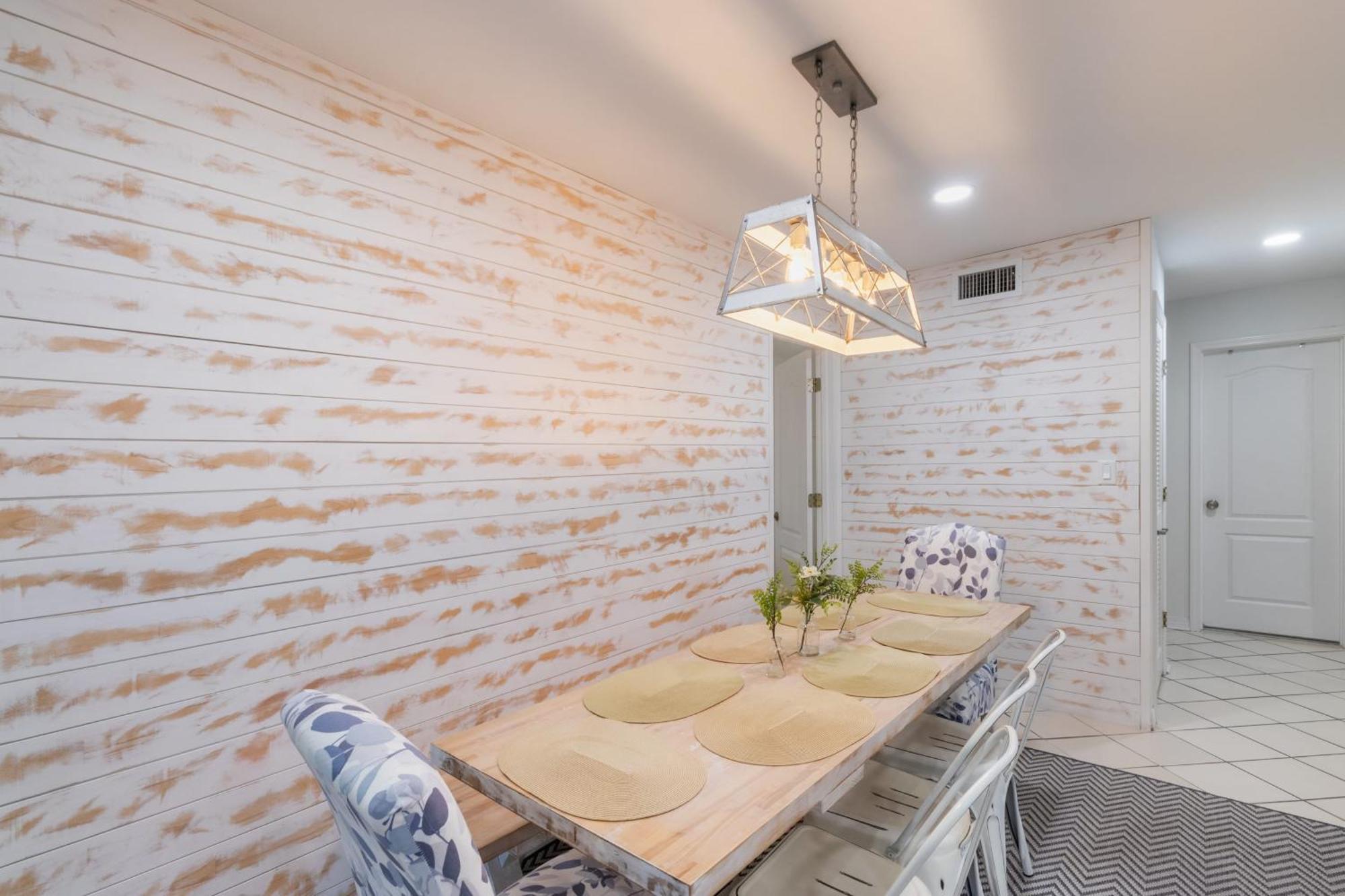 Holiday home Dolphin By Avantstay 2 Mins Walk To W Pool Large Outdoor Entertaining Area Destin
