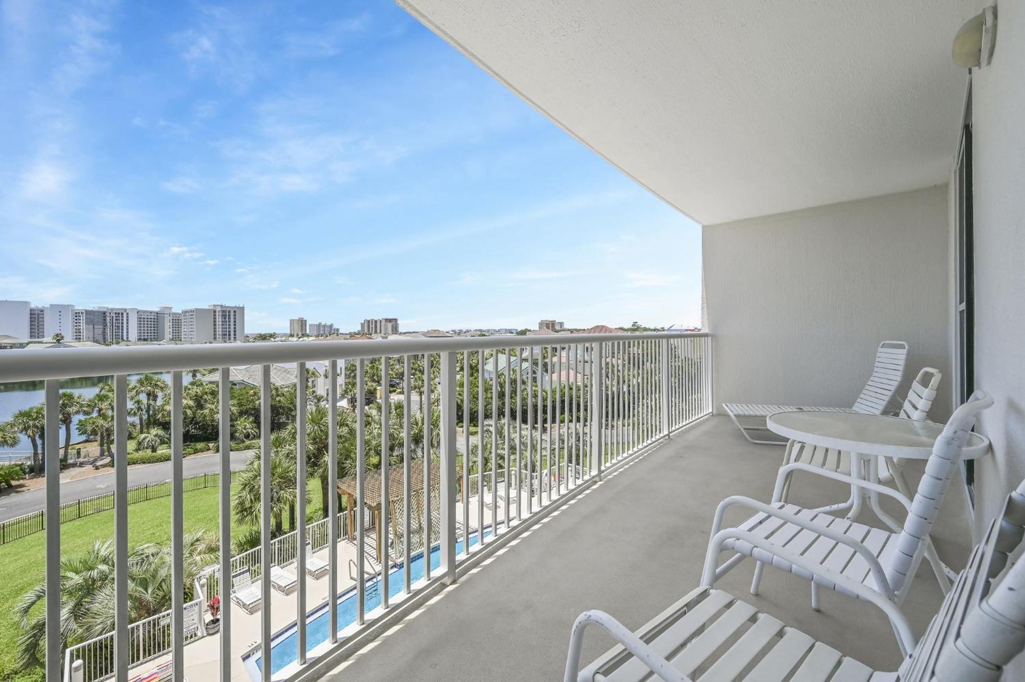 Terrace At Pelican Resort, Pools, Hot Tubs, In The Heart Of Apartment