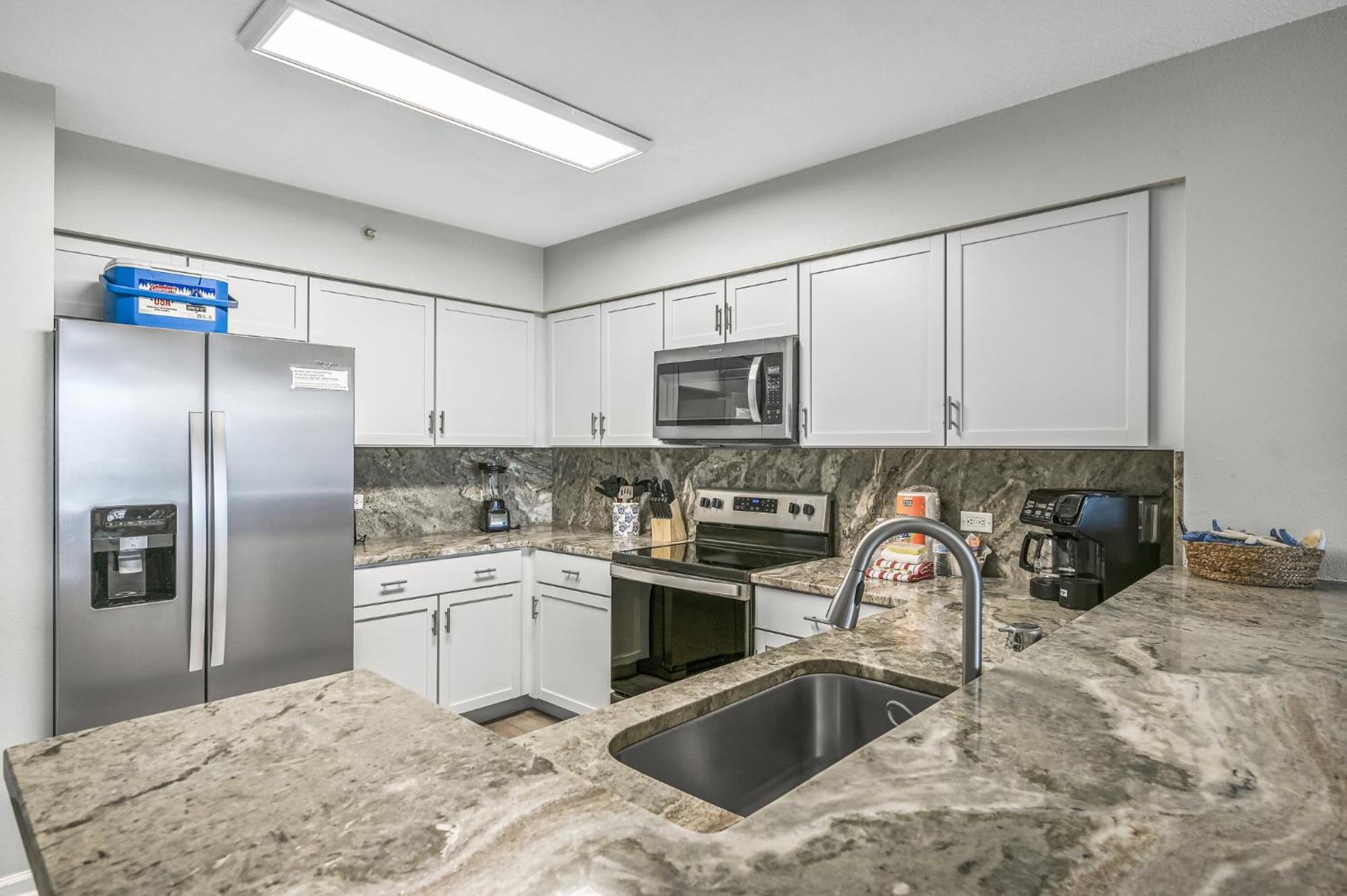 Apartment Terrace At Pelican Resort, Pools, Hot Tubs, In The Heart Of *