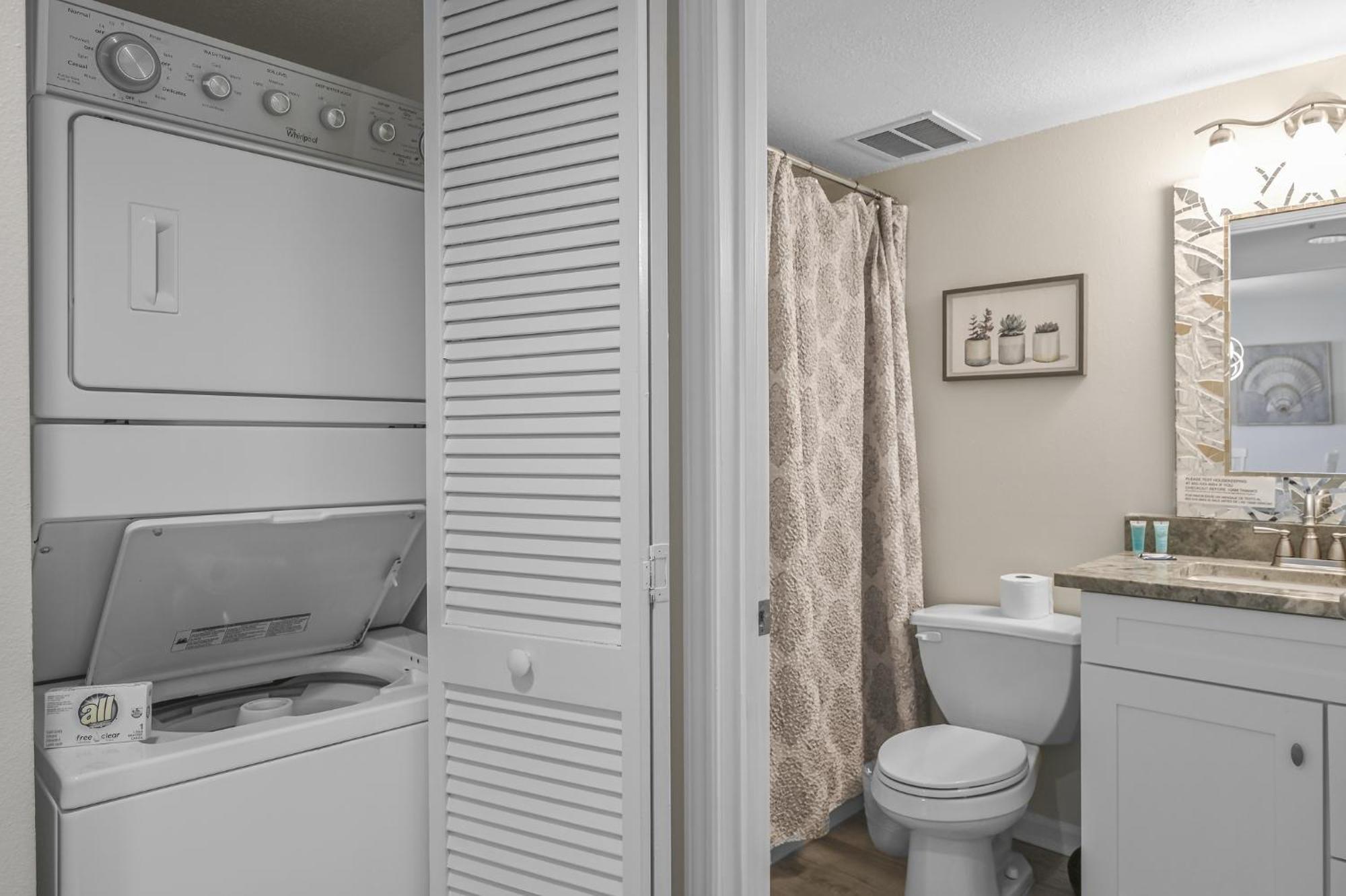 Apartment Terrace At Pelican Resort, Pools, Hot Tubs, In The Heart Of *