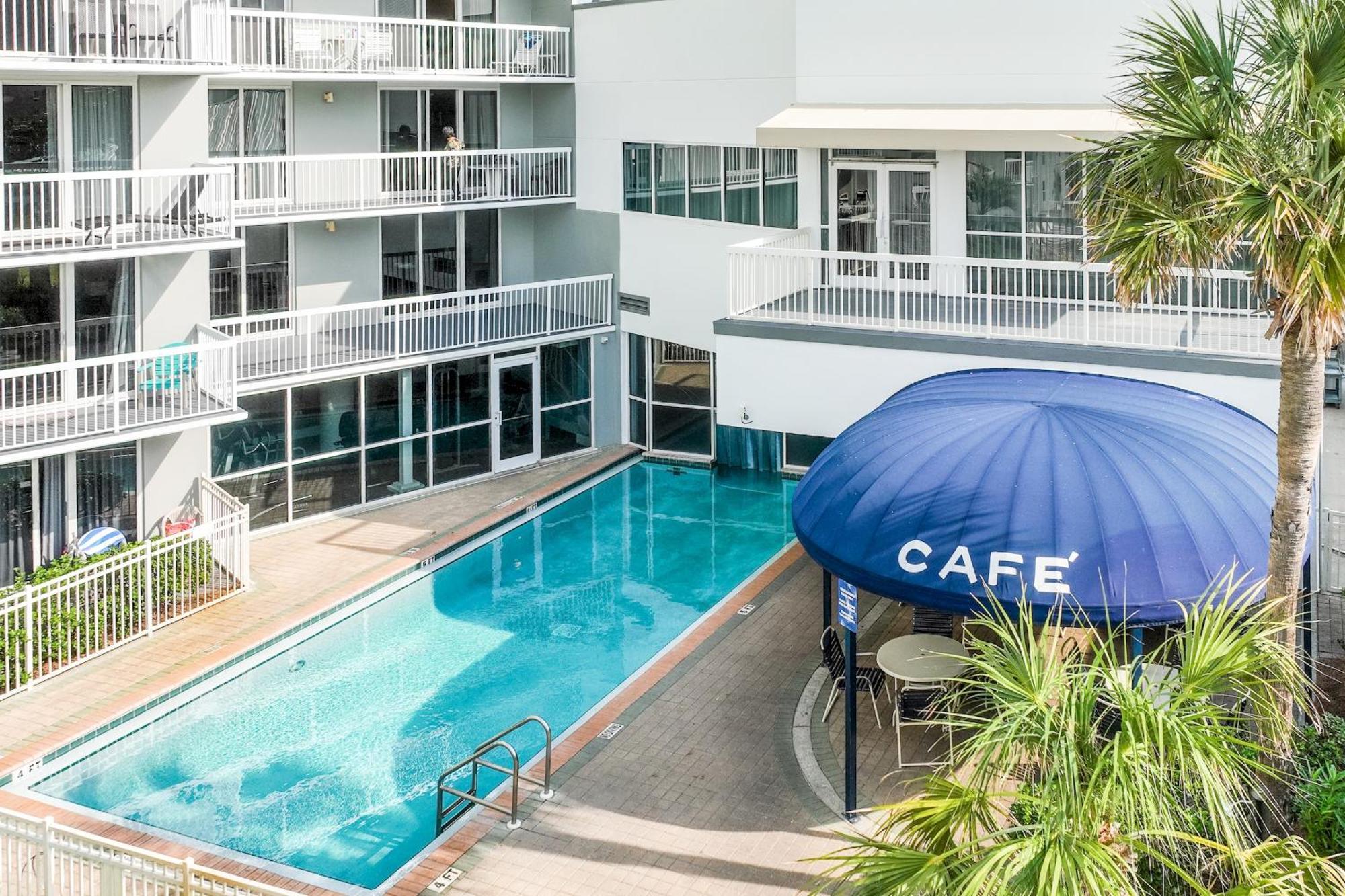 Apartment Terrace At Pelican Resort, Pools, Hot Tubs, In The Heart Of *