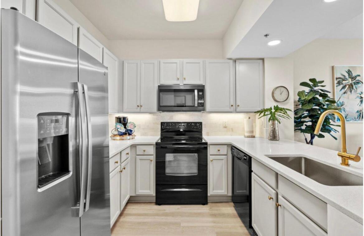 5 Star 6th Fl 2br 2 Bath King Shuttle Pools Family Holiday home Destin