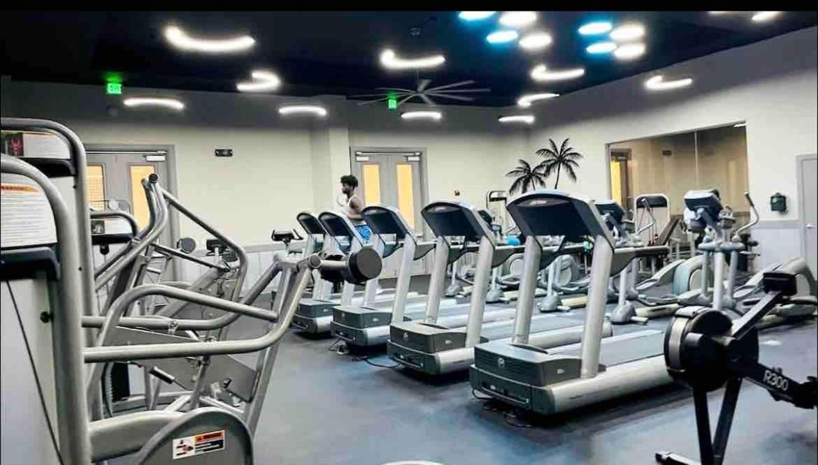 5 Star 6th Fl 2br 2 Bath King Shuttle Pools Family
