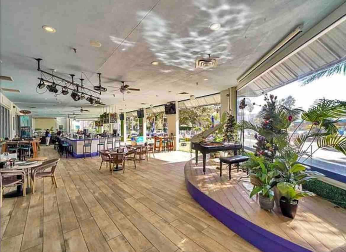 5 Star 6th Fl 2br 2 Bath King Shuttle Pools Family Holiday home *