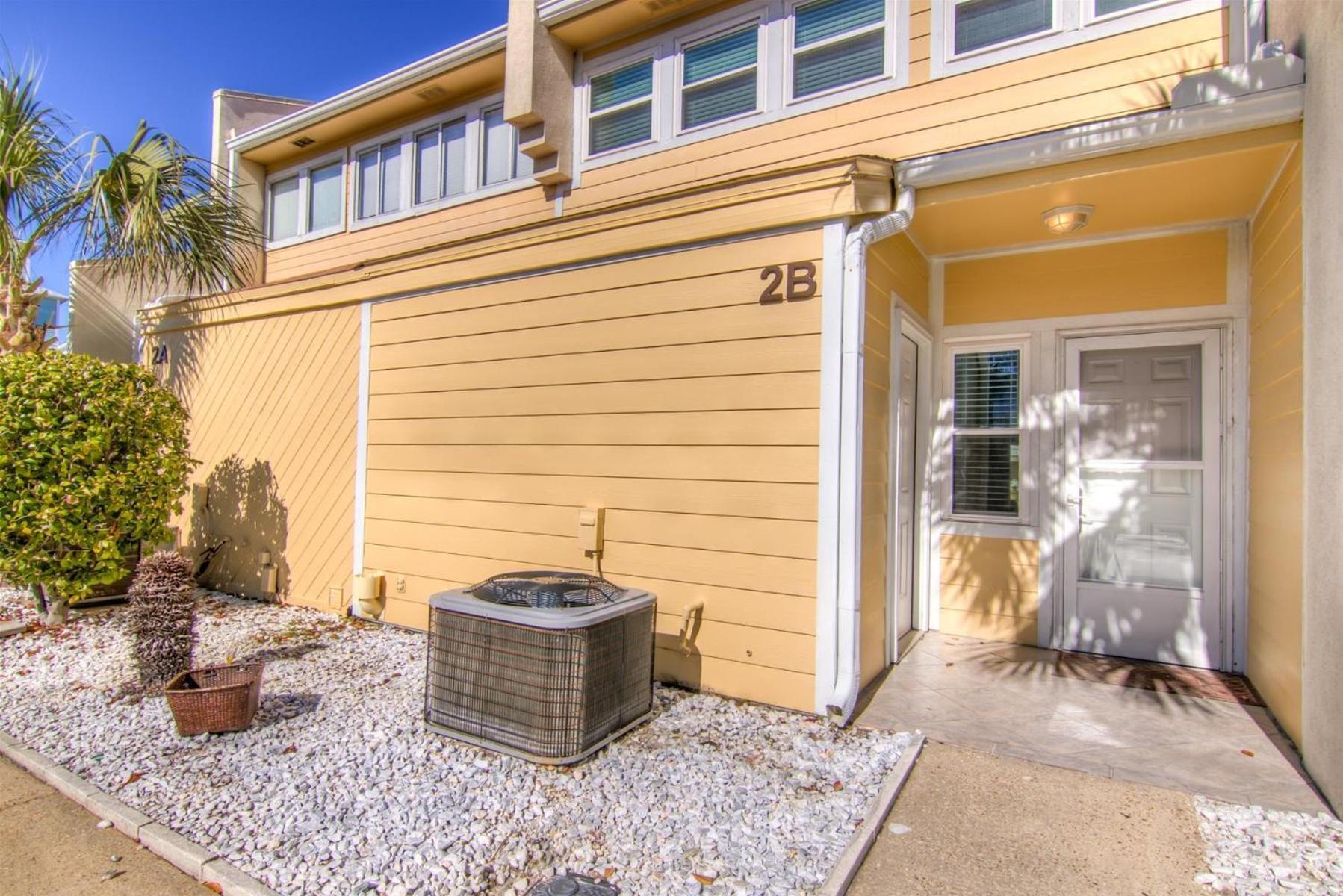 2 B, Three Bedroom Townhome *