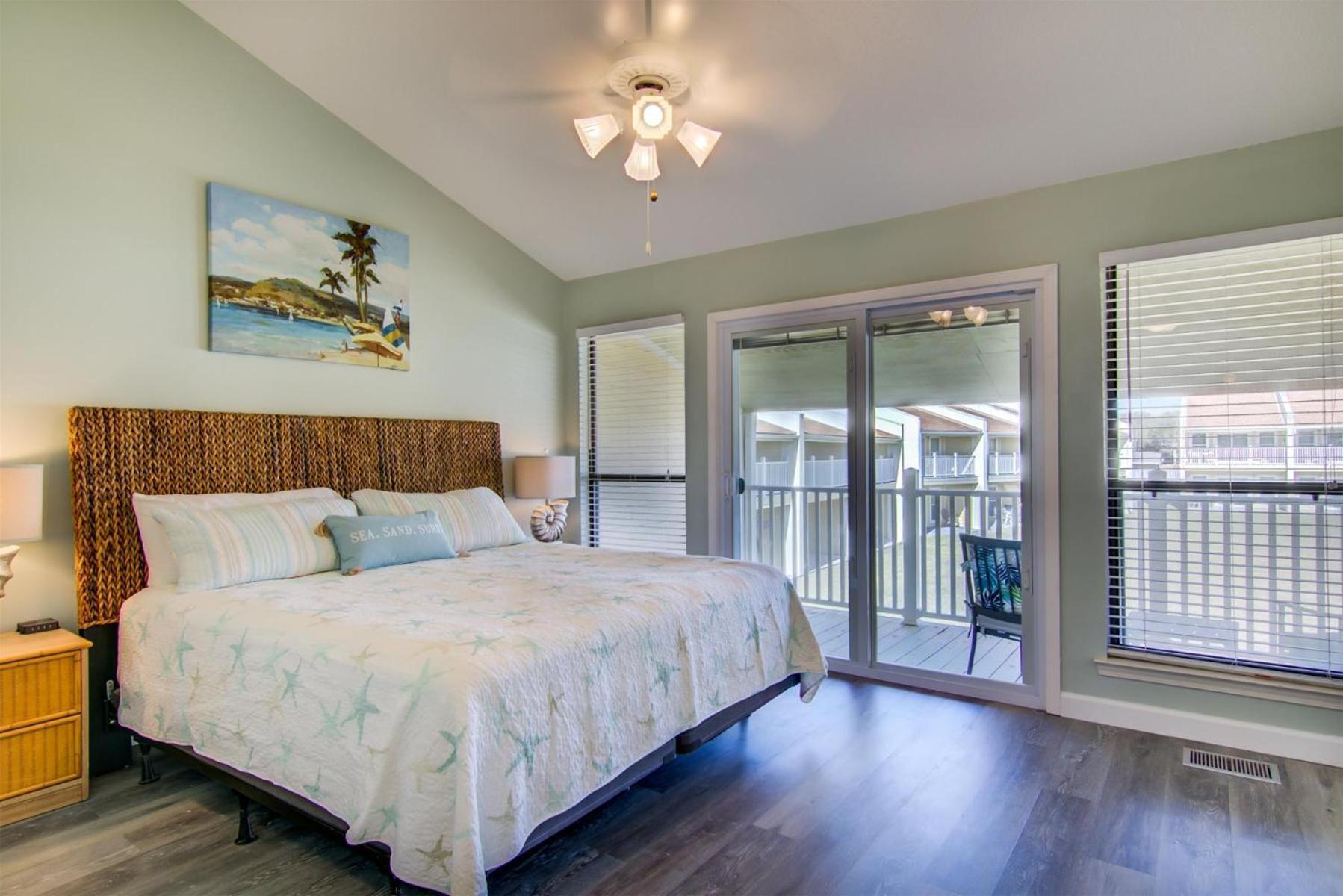 2 B, Three Bedroom Townhome