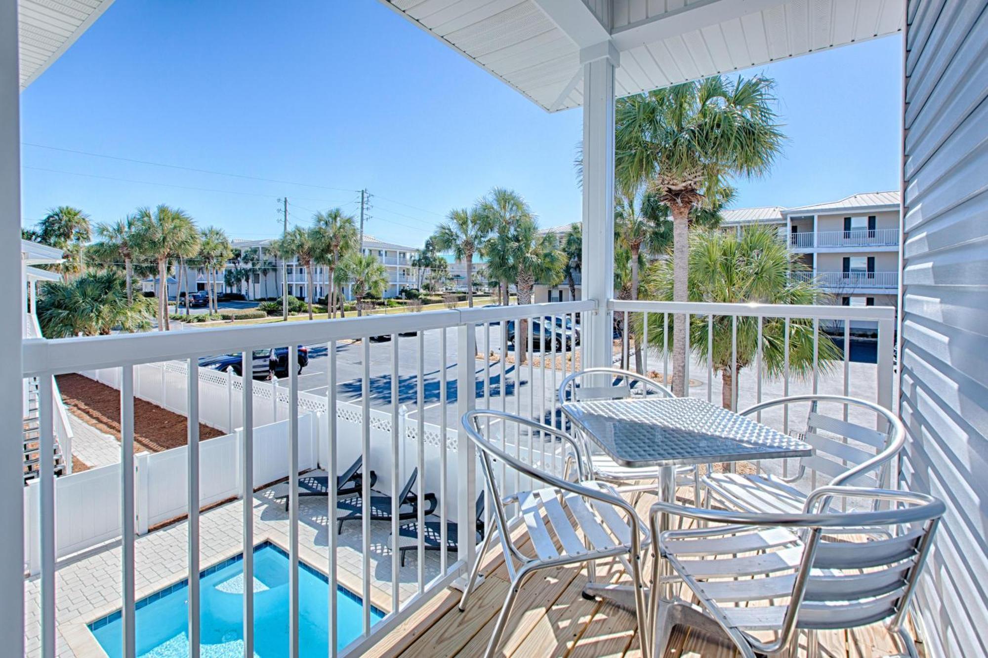 Pier Destiny 66 Pompano Street