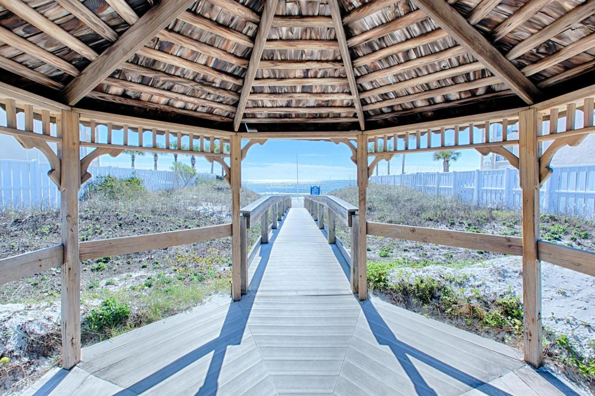 Pier Destiny 66 Pompano Street *