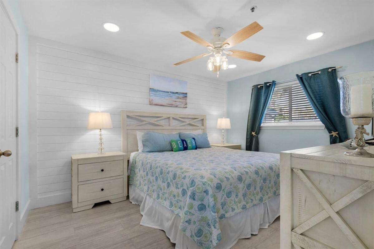Apartment Crystal Sands 105b