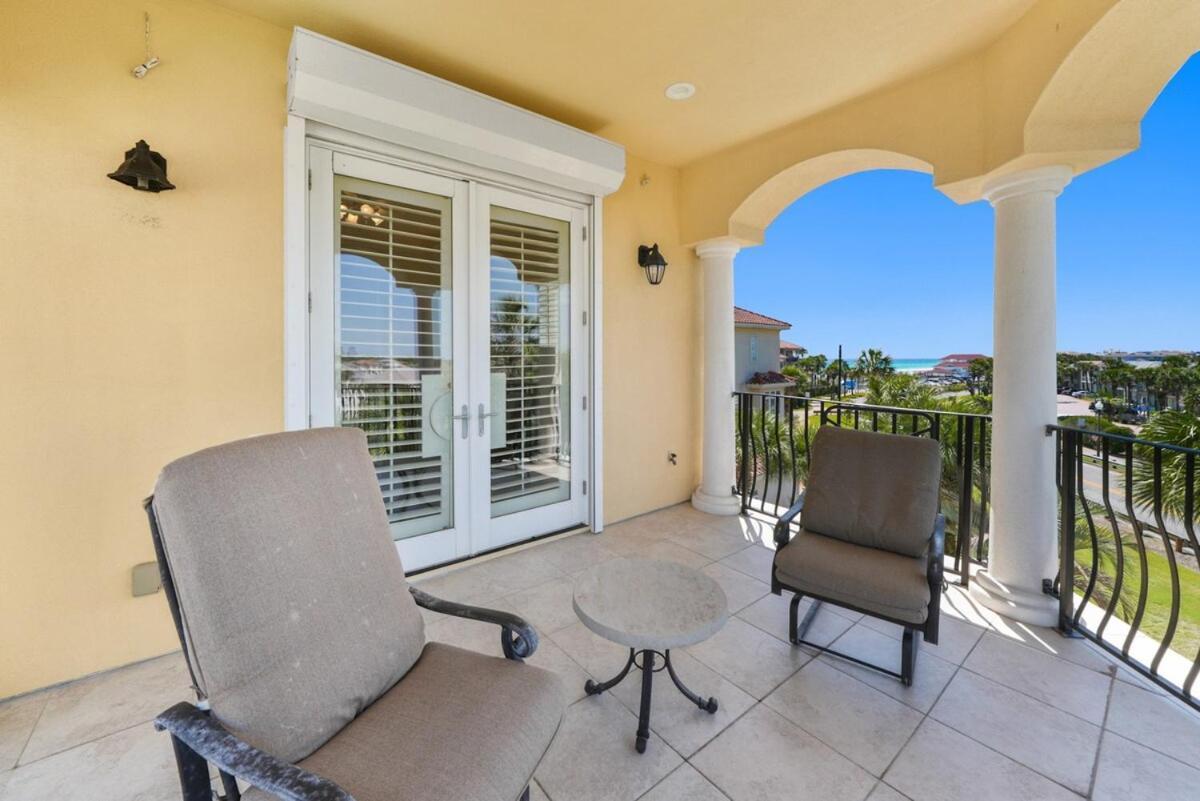 Decked Out Is The One Want Gulf Front Views 4 Less