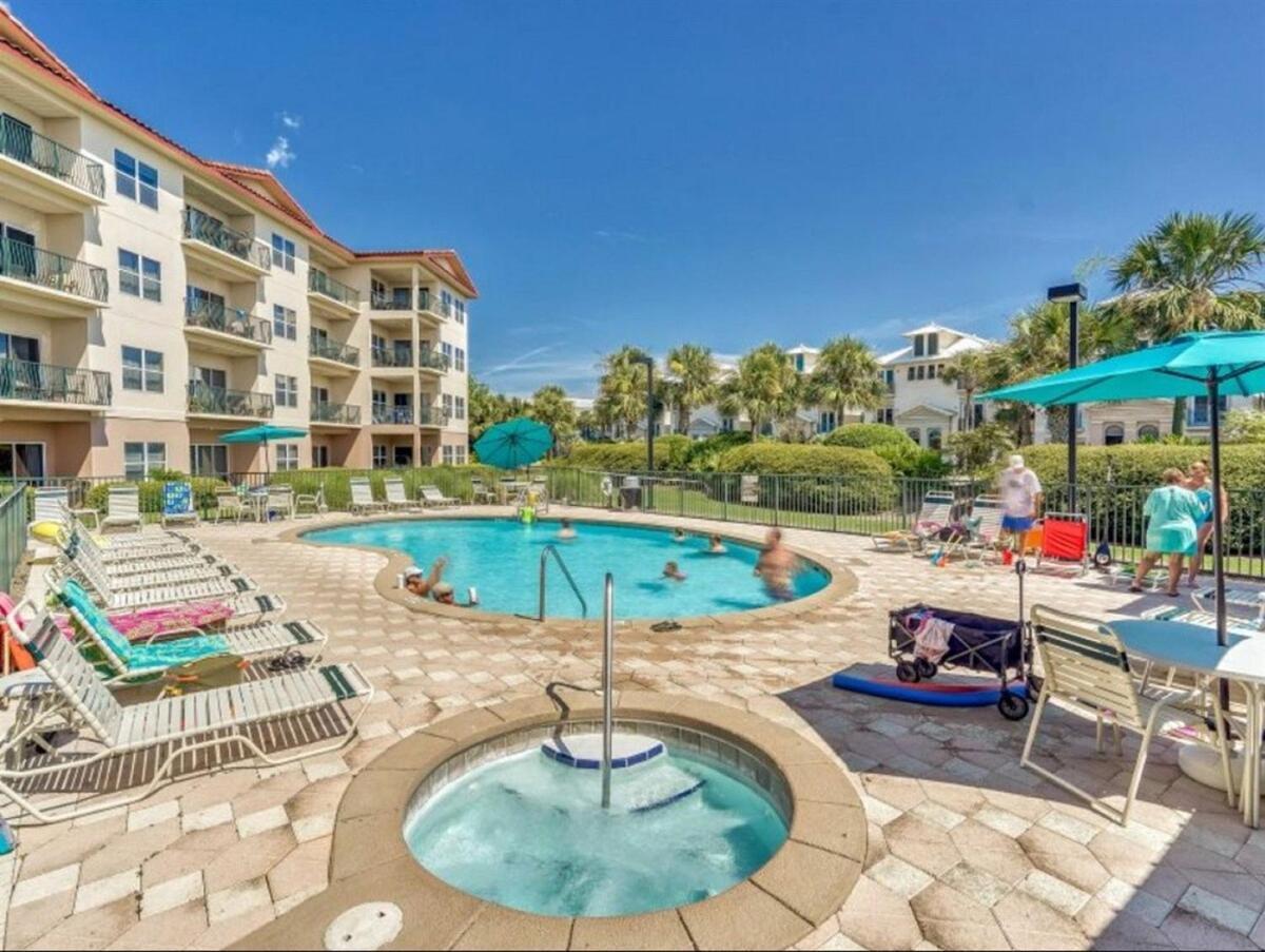 Apartment Emerald Waters 205