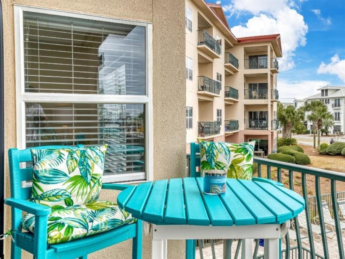 Apartment Emerald Waters 205 *