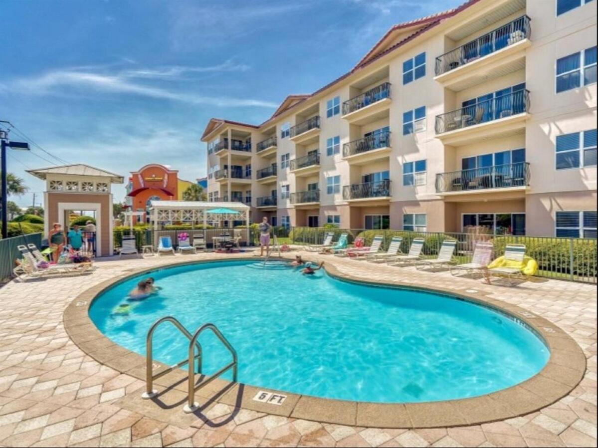 Apartment Emerald Waters 205