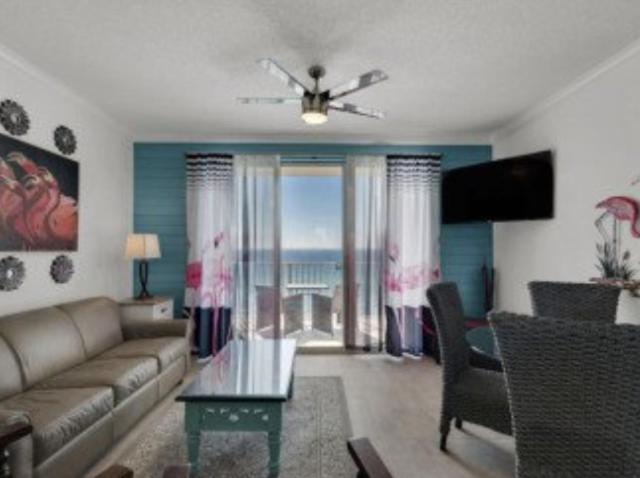 Available For Season! Let's Flamingle Apartment