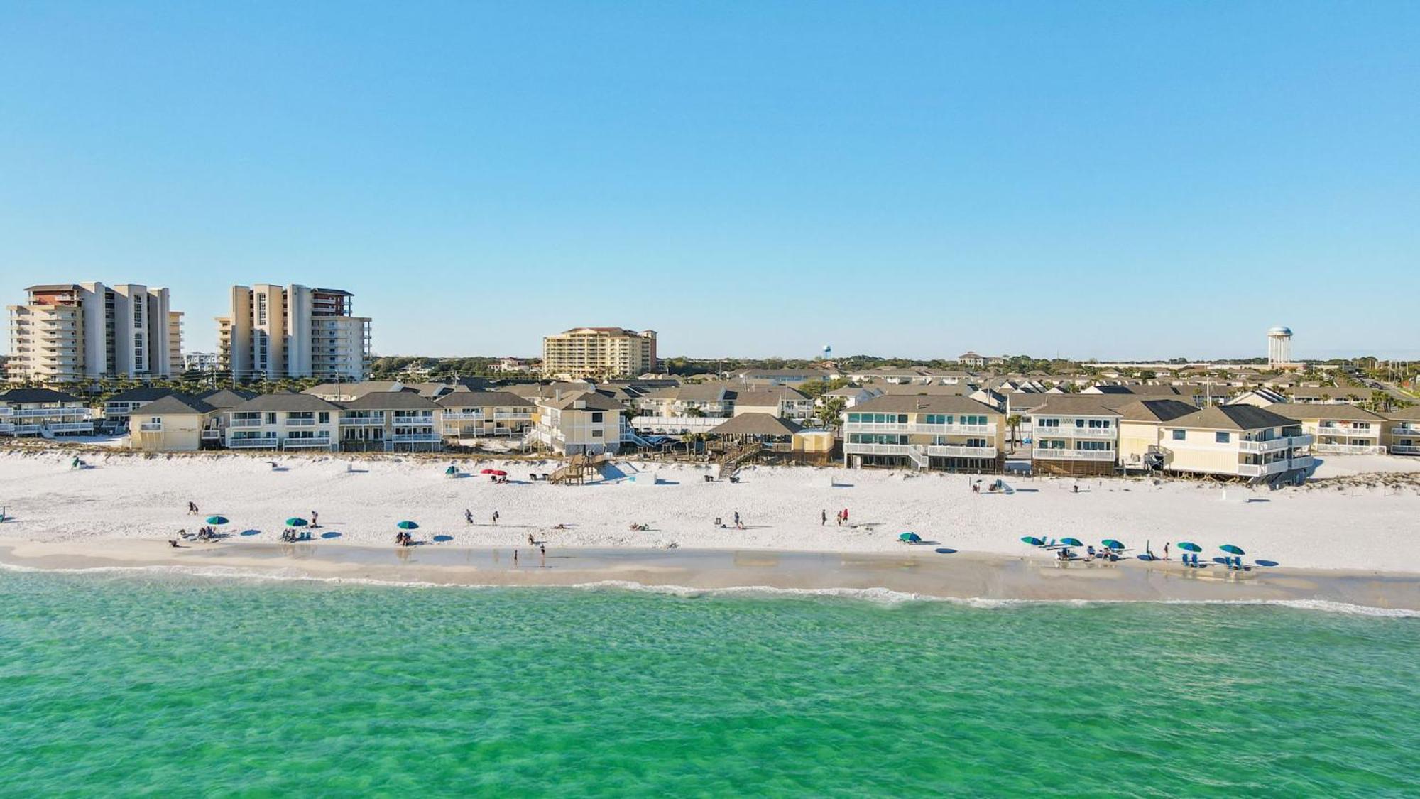 Sandpiper Cove 8140 - 500 Feet To The Beach! Pool In The Back Yard! Holiday home