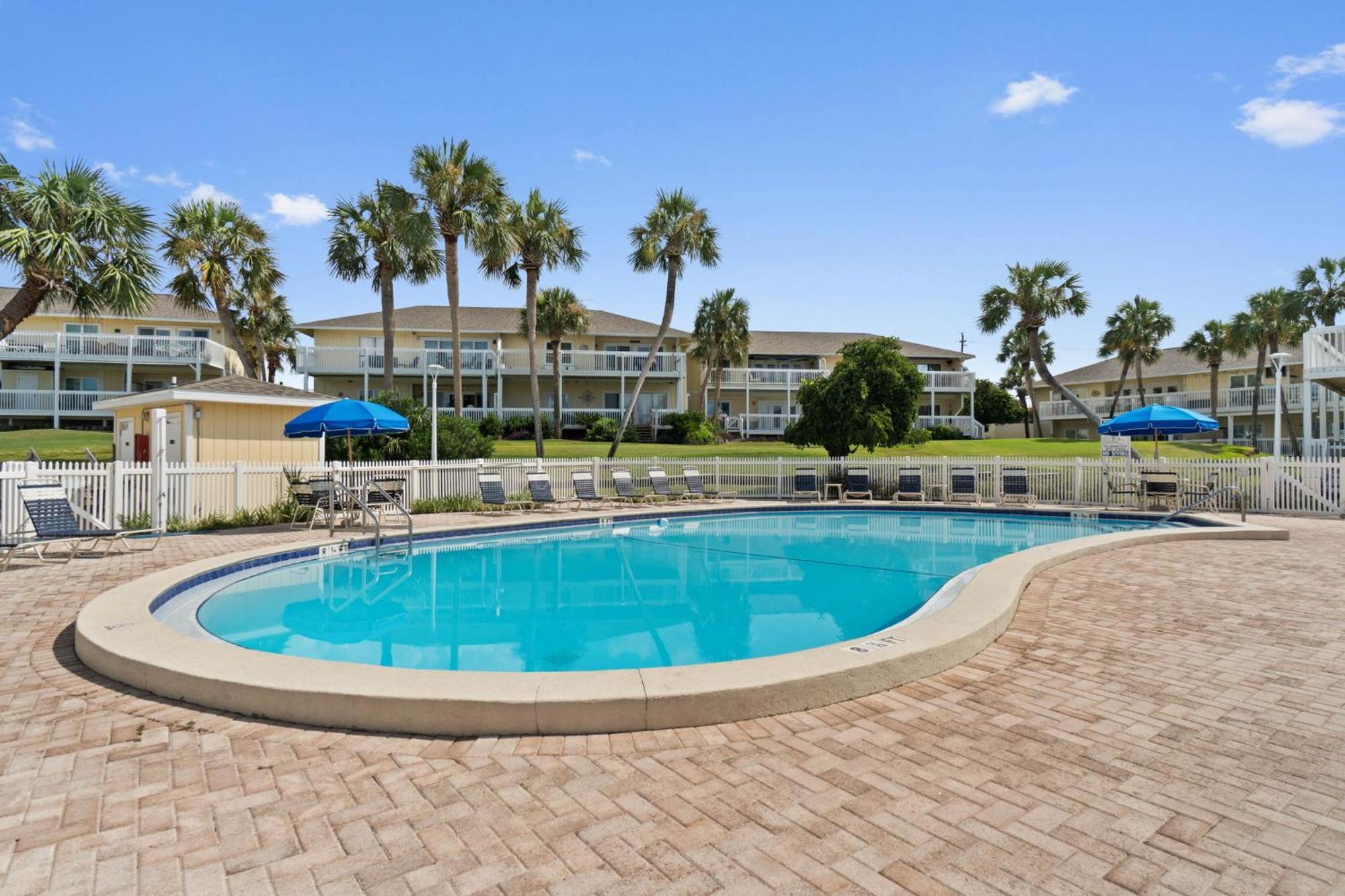 Sandpiper Cove 8140 - 500 Feet To The Beach! Pool In The Back Yard! Holiday home *