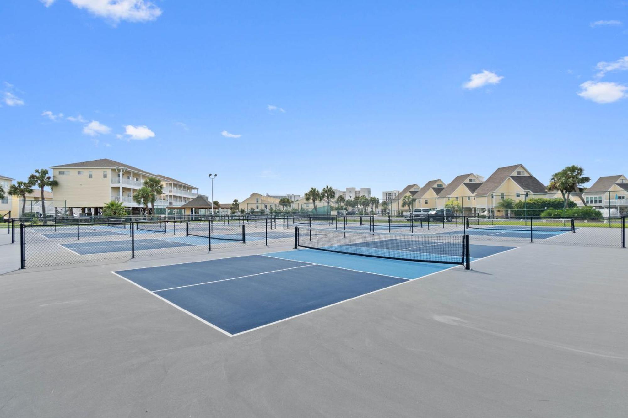 Holiday home Sandpiper Cove 8140 - 500 Feet To The Beach! Pool In The Back Yard! *