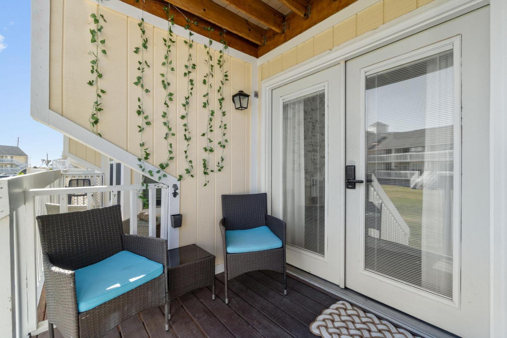 Sandpiper Cove 8140 - 500 Feet To The Beach! Pool In The Back Yard! Holiday home