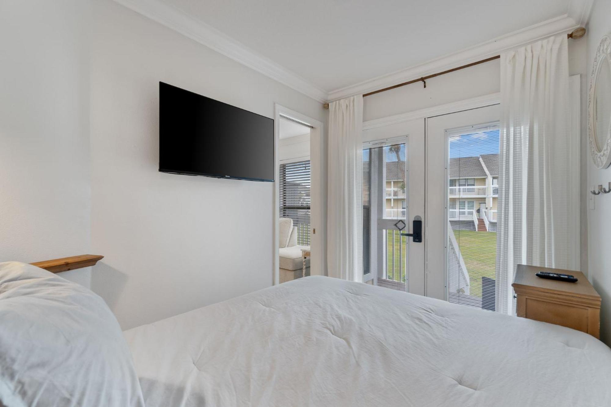 Sandpiper Cove 8140 - 500 Feet To The Beach! Pool In The Back Yard! * Destin