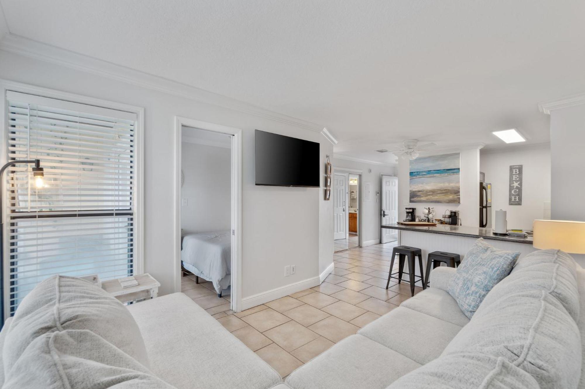Sandpiper Cove 8140 - 500 Feet To The Beach! Pool In The Back Yard! Holiday home Destin