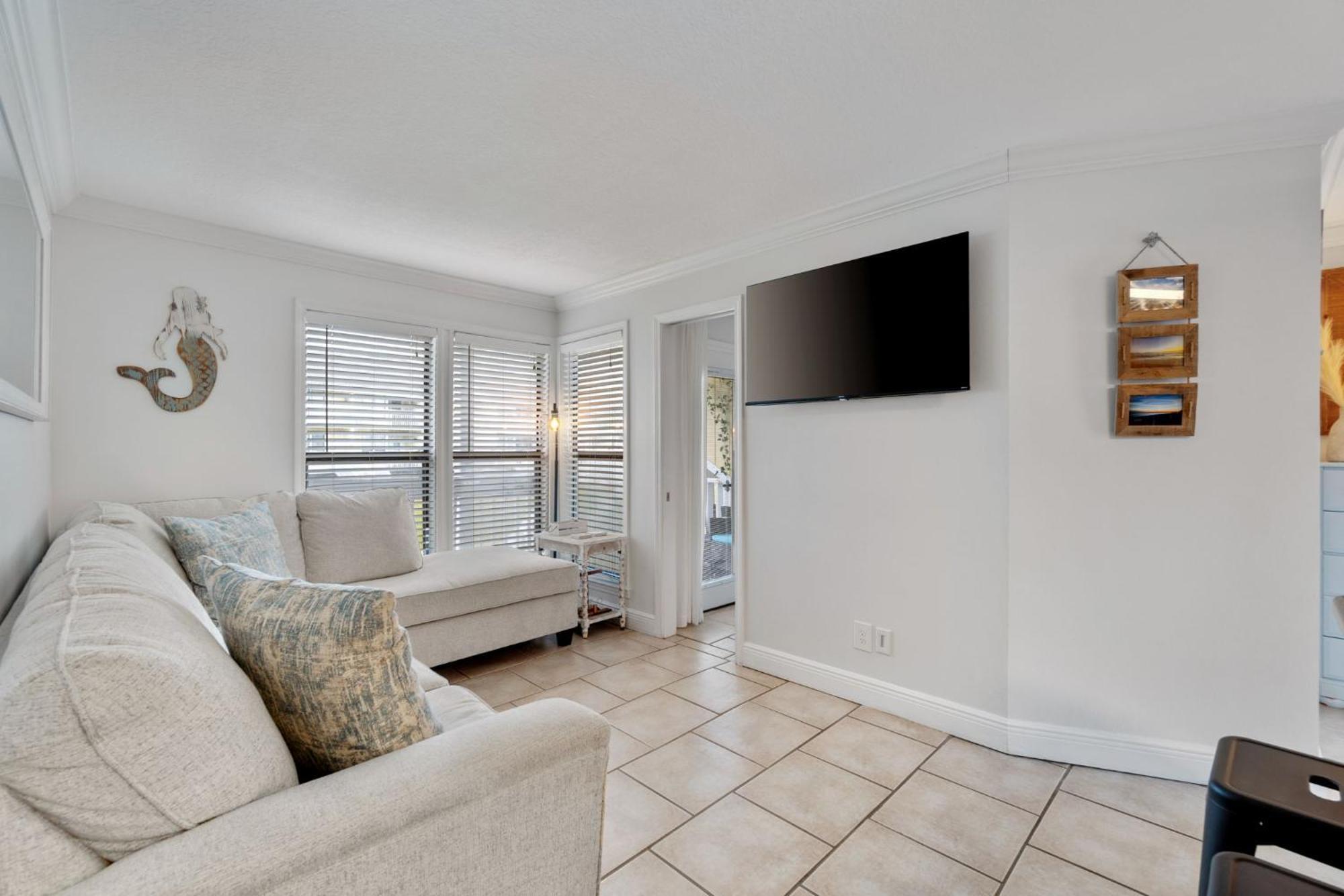 Sandpiper Cove 8140 - 500 Feet To The Beach! Pool In The Back Yard! Holiday home