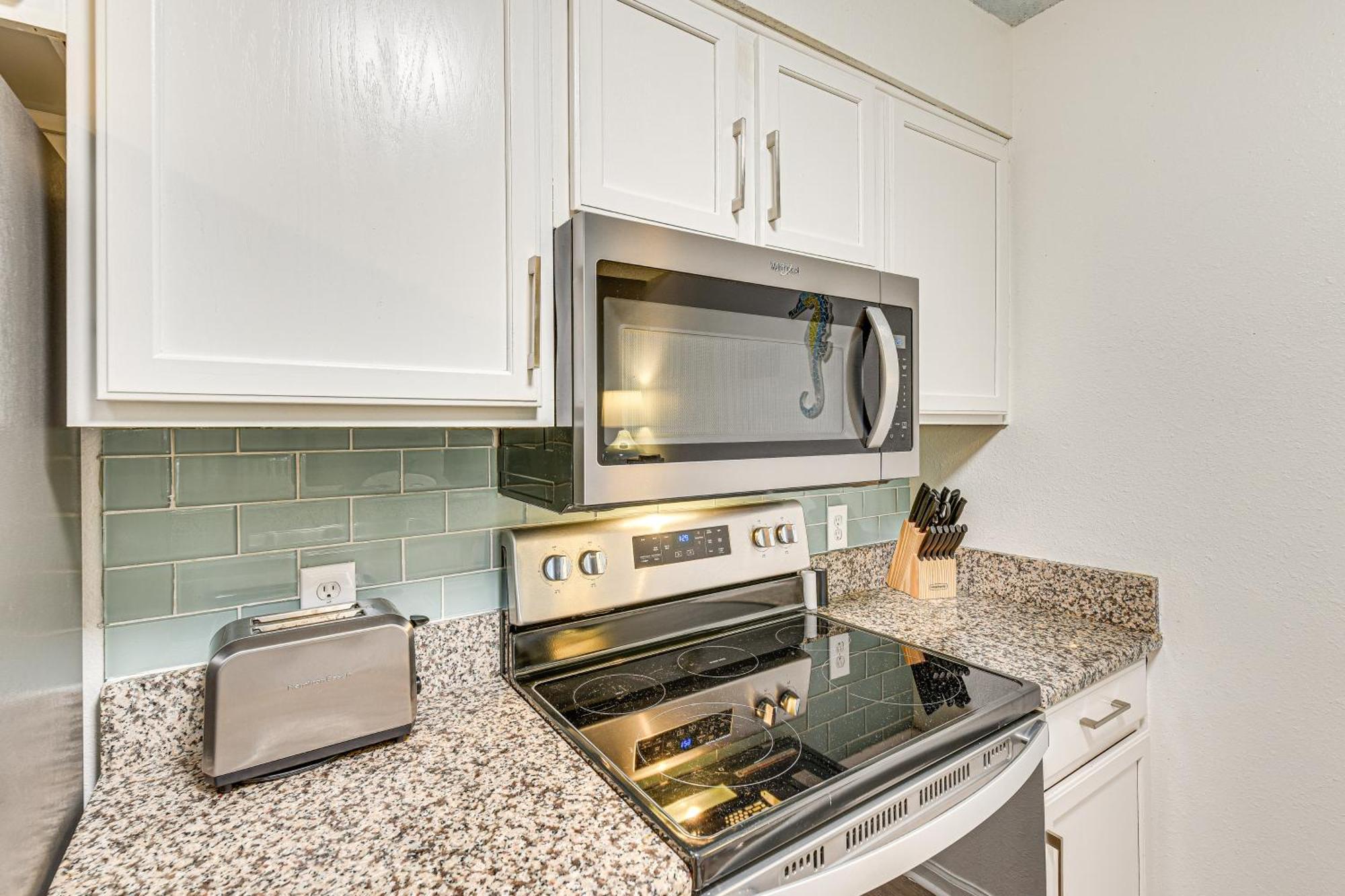 Community Outdoor Pool Miramar Condo!