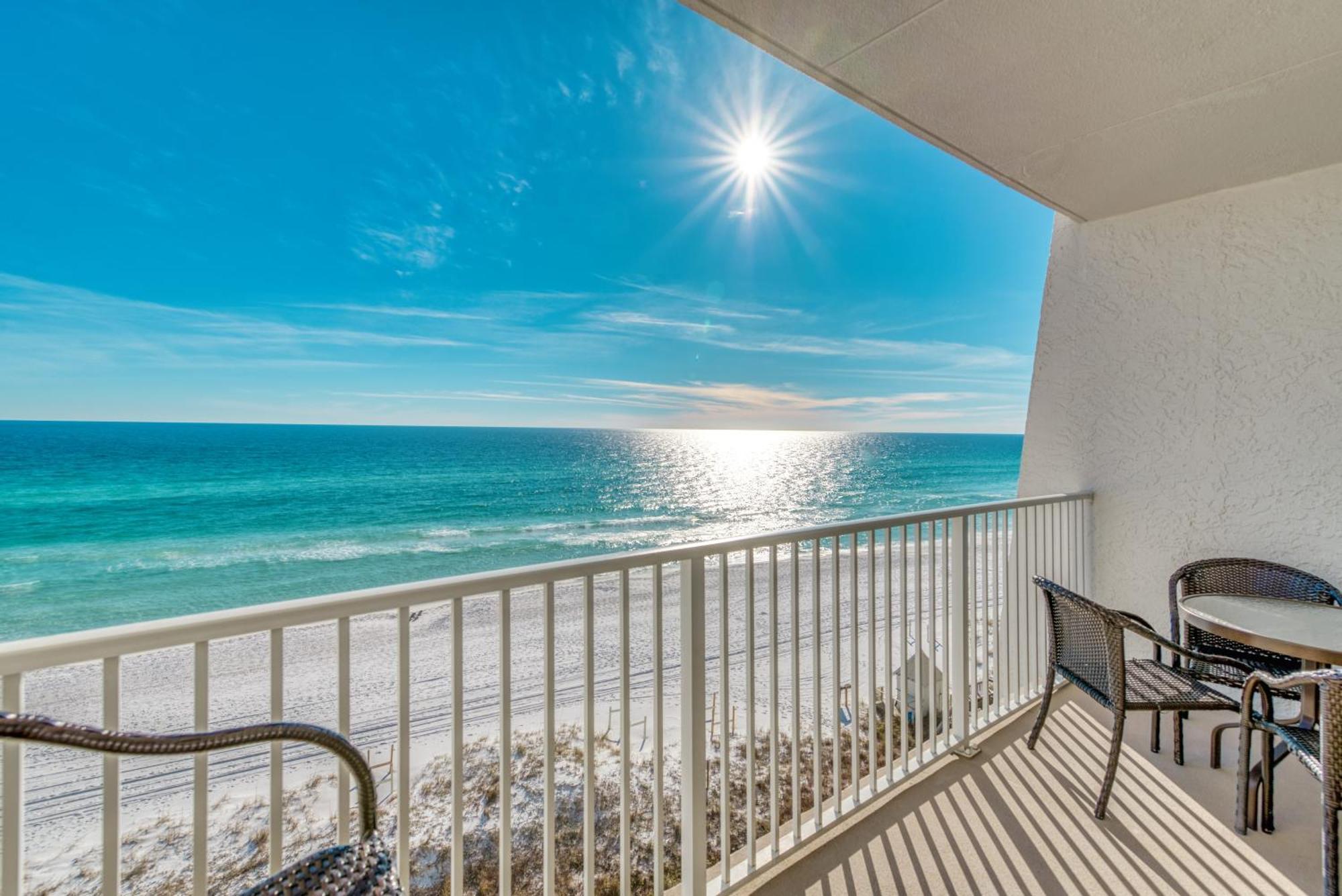 House B604 - Beachfront With Pool, Wifi, & Service Apartment