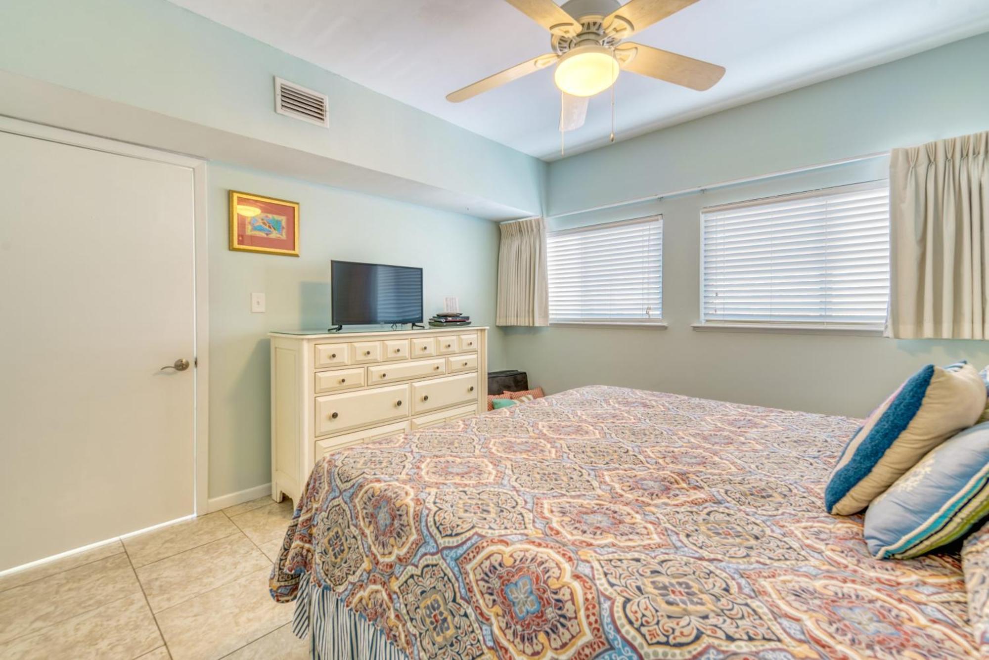 House B604 - Beachfront With Pool, Wifi, & Service *