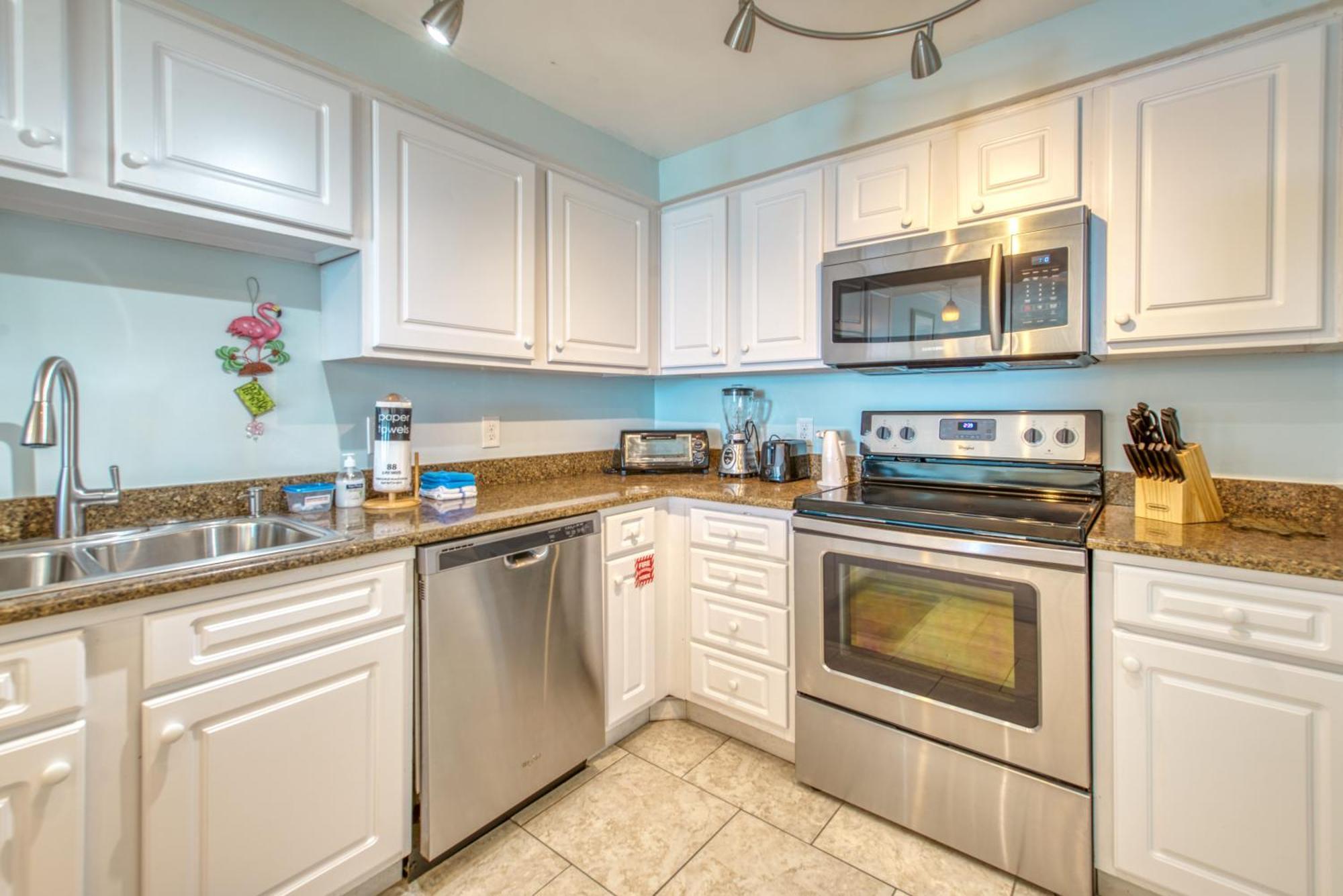 House B604 - Beachfront With Pool, Wifi, & Service