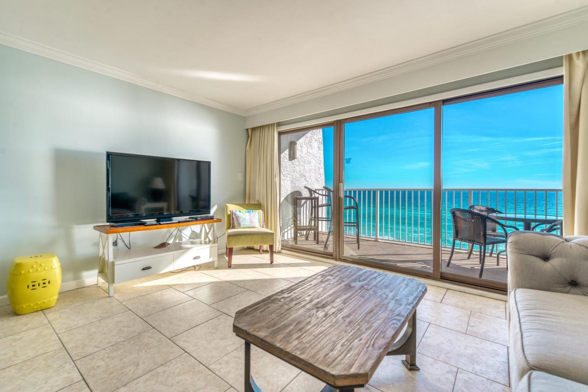 Apartment House B604 - Beachfront With Pool, Wifi, & Service