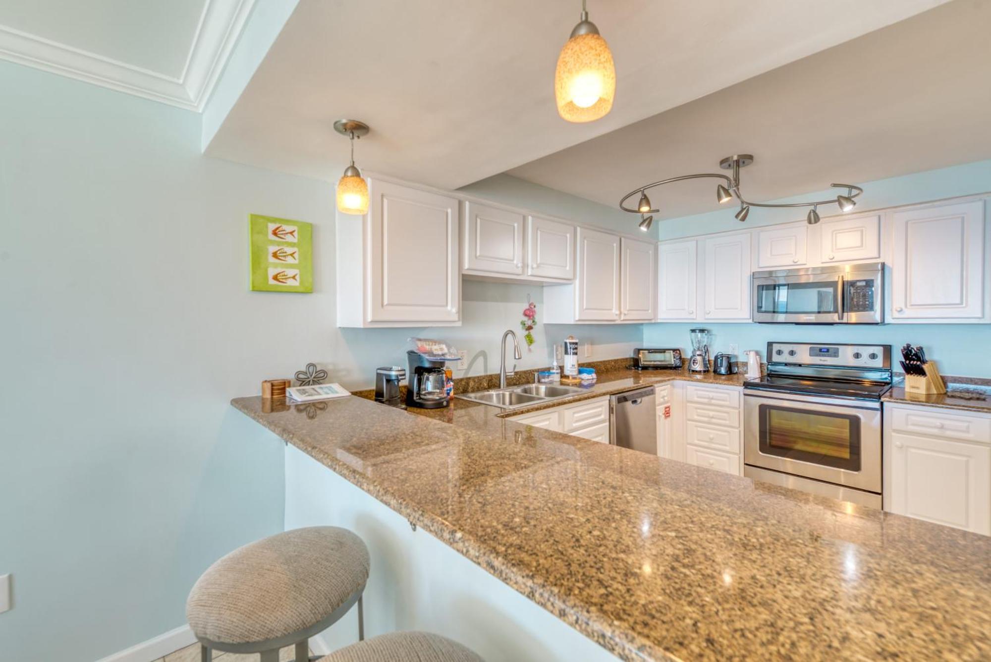 Apartment House B604 - Beachfront With Pool, Wifi, & Service