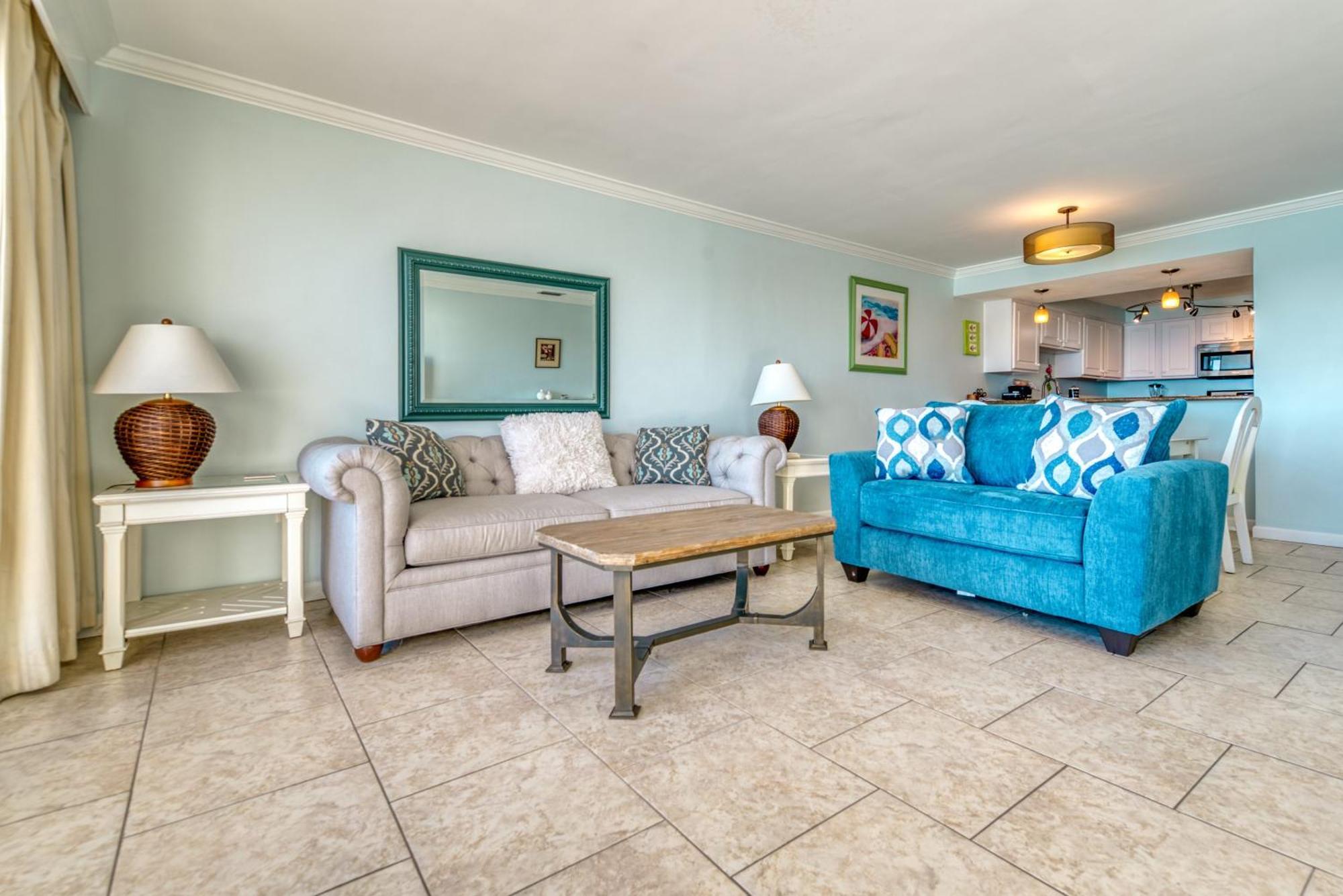 Apartment House B604 - Beachfront With Pool, Wifi, & Service *
