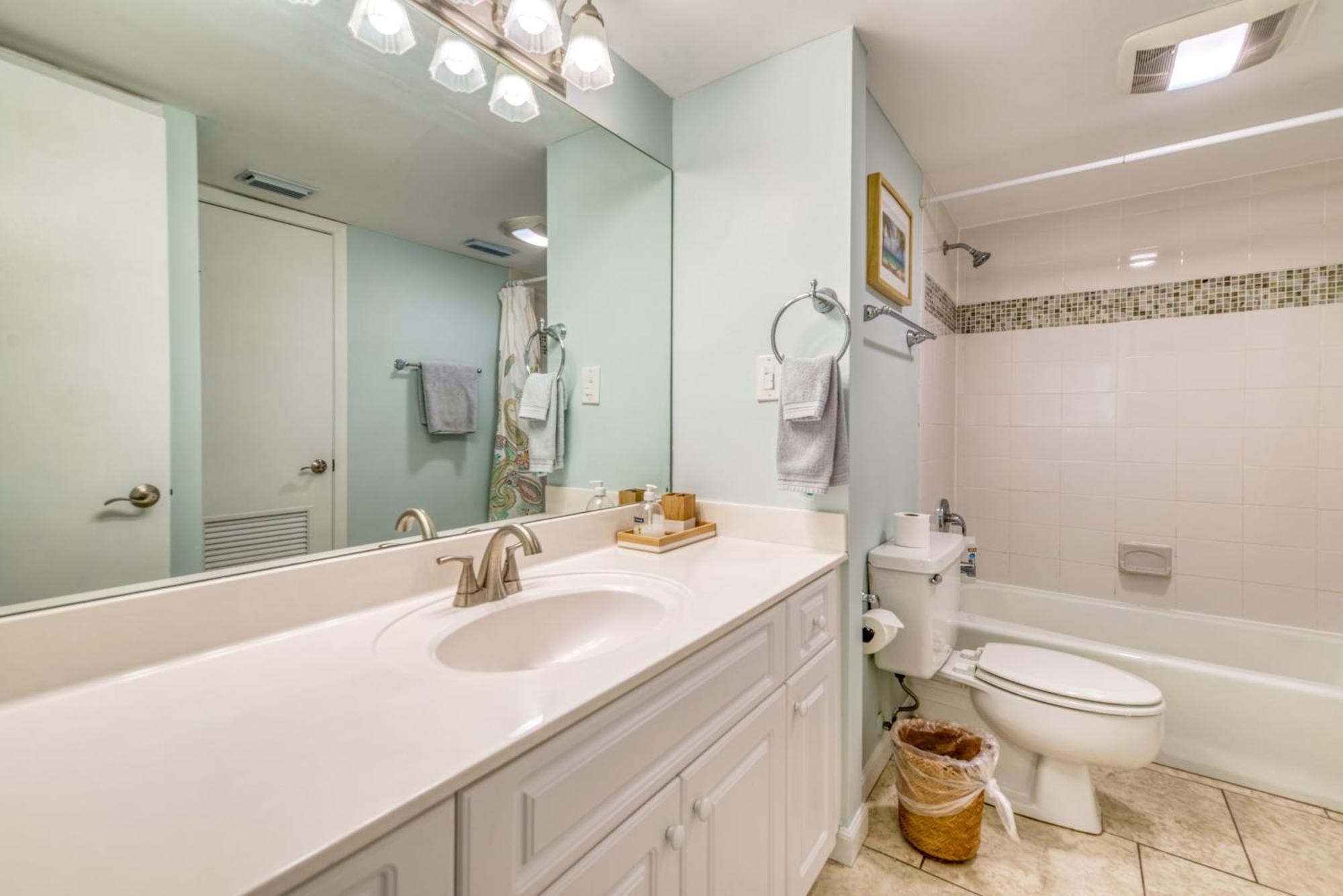 House B604 - Beachfront With Pool, Wifi, & Service Apartment *