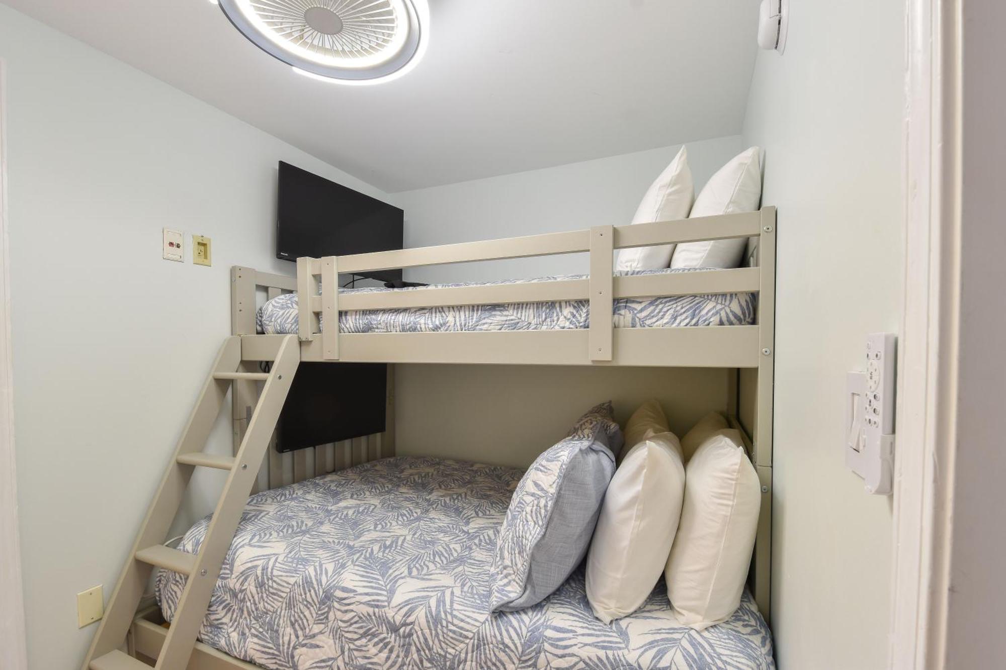 The Palms Of 2909 Junior Apartment
