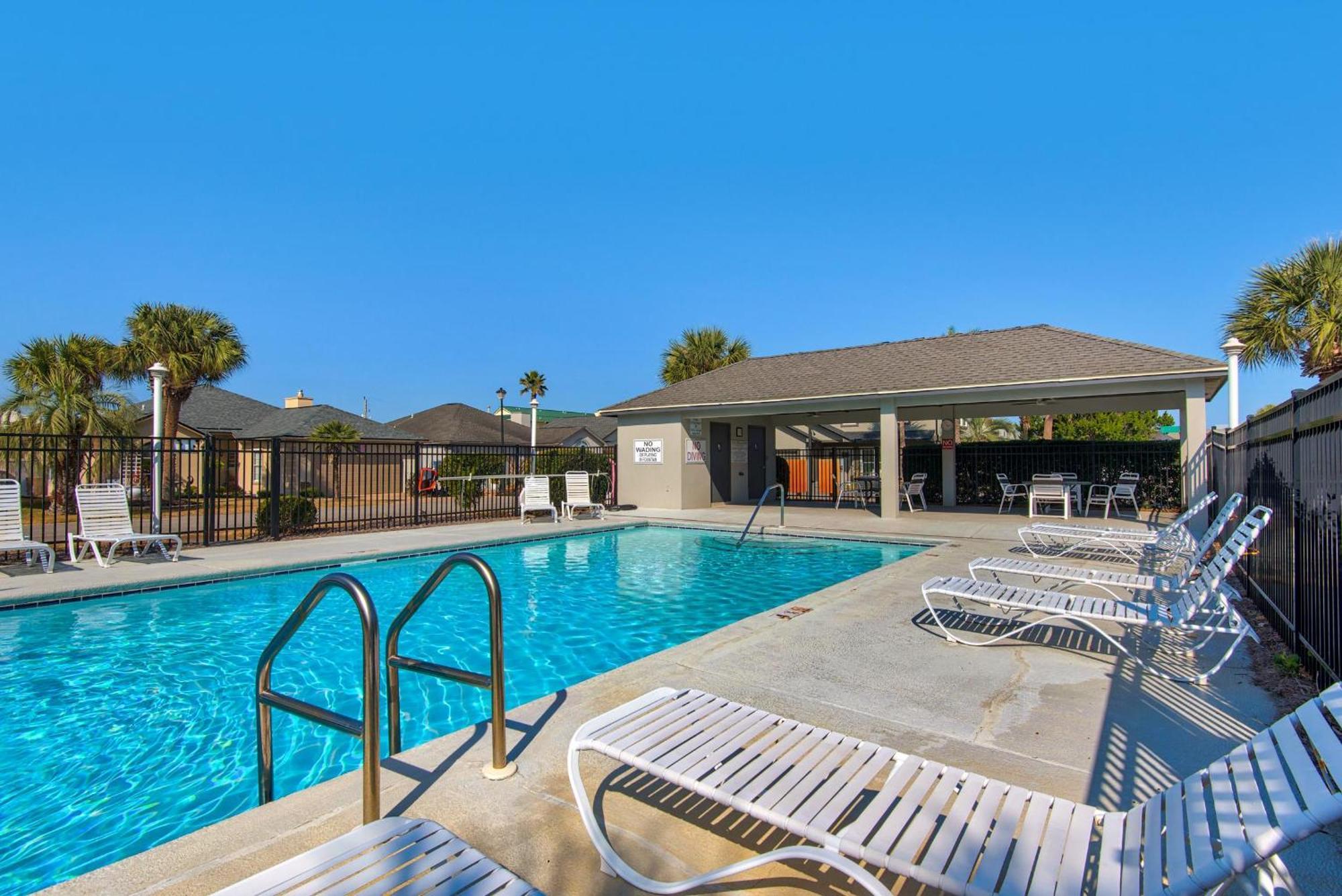 Chic Retreat *