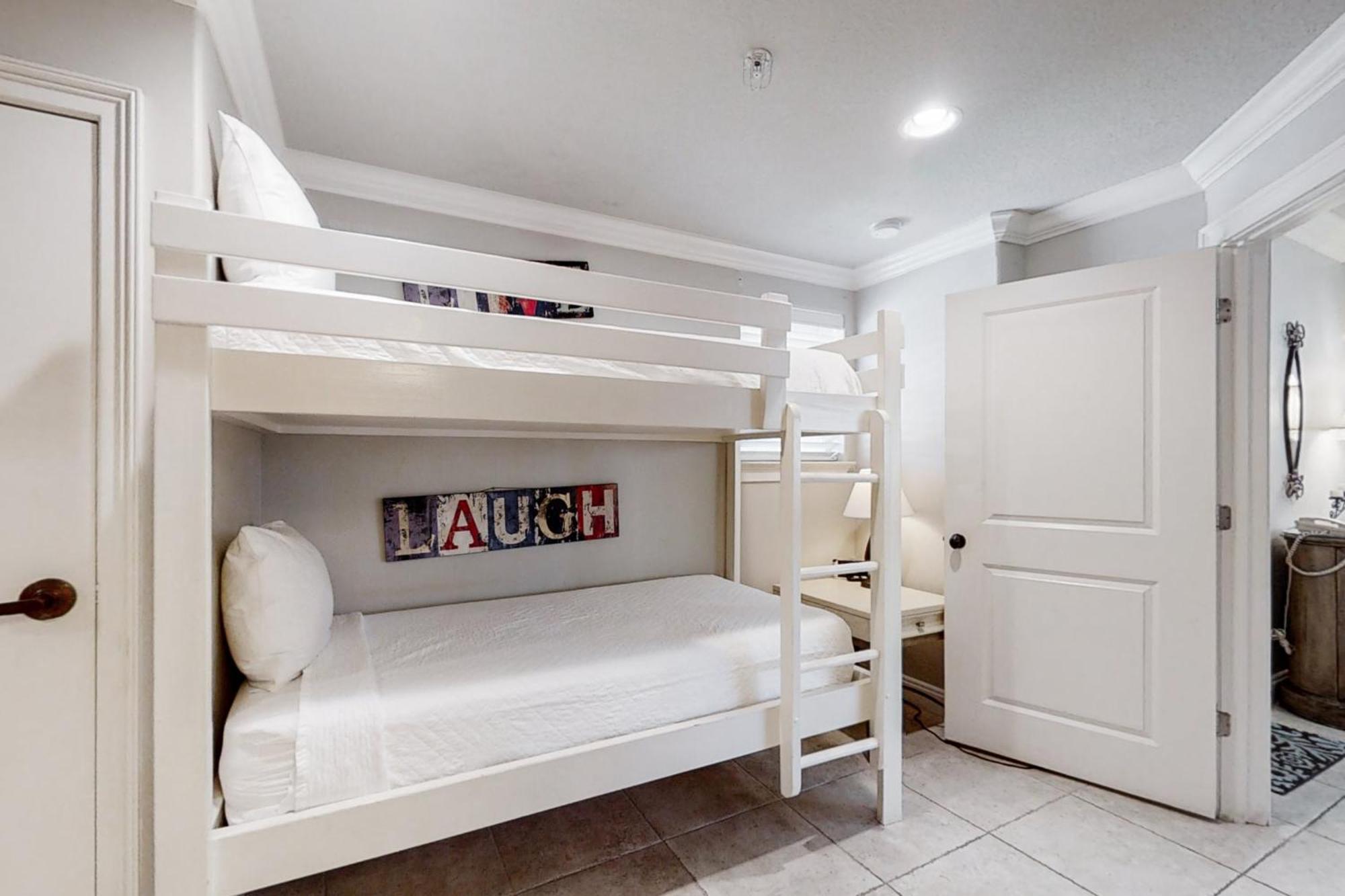 Apartment Tops'l Tides 0111