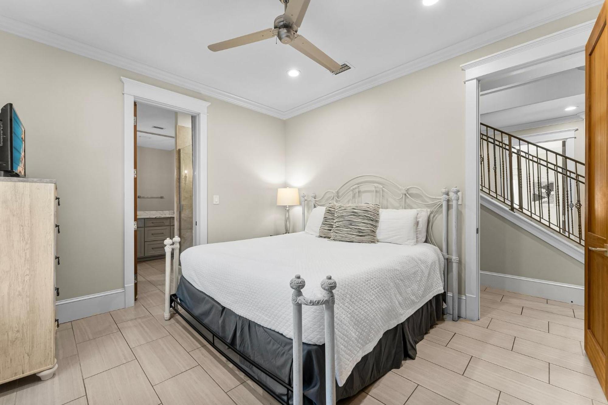 Seastar Palazzo With Views, Lake, And Pool *