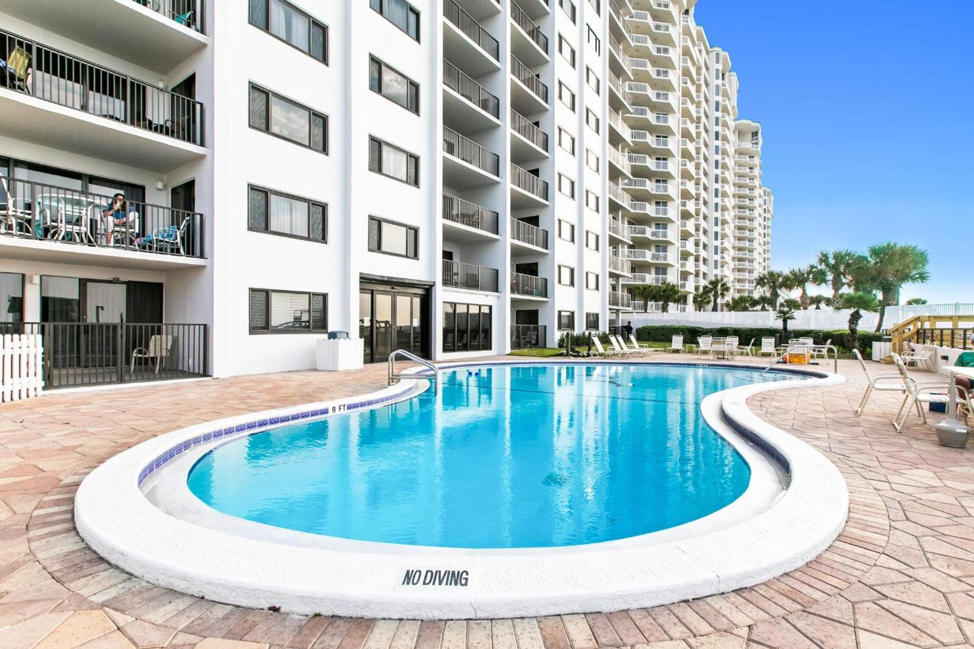 Emerald Towers 0704 * Destin