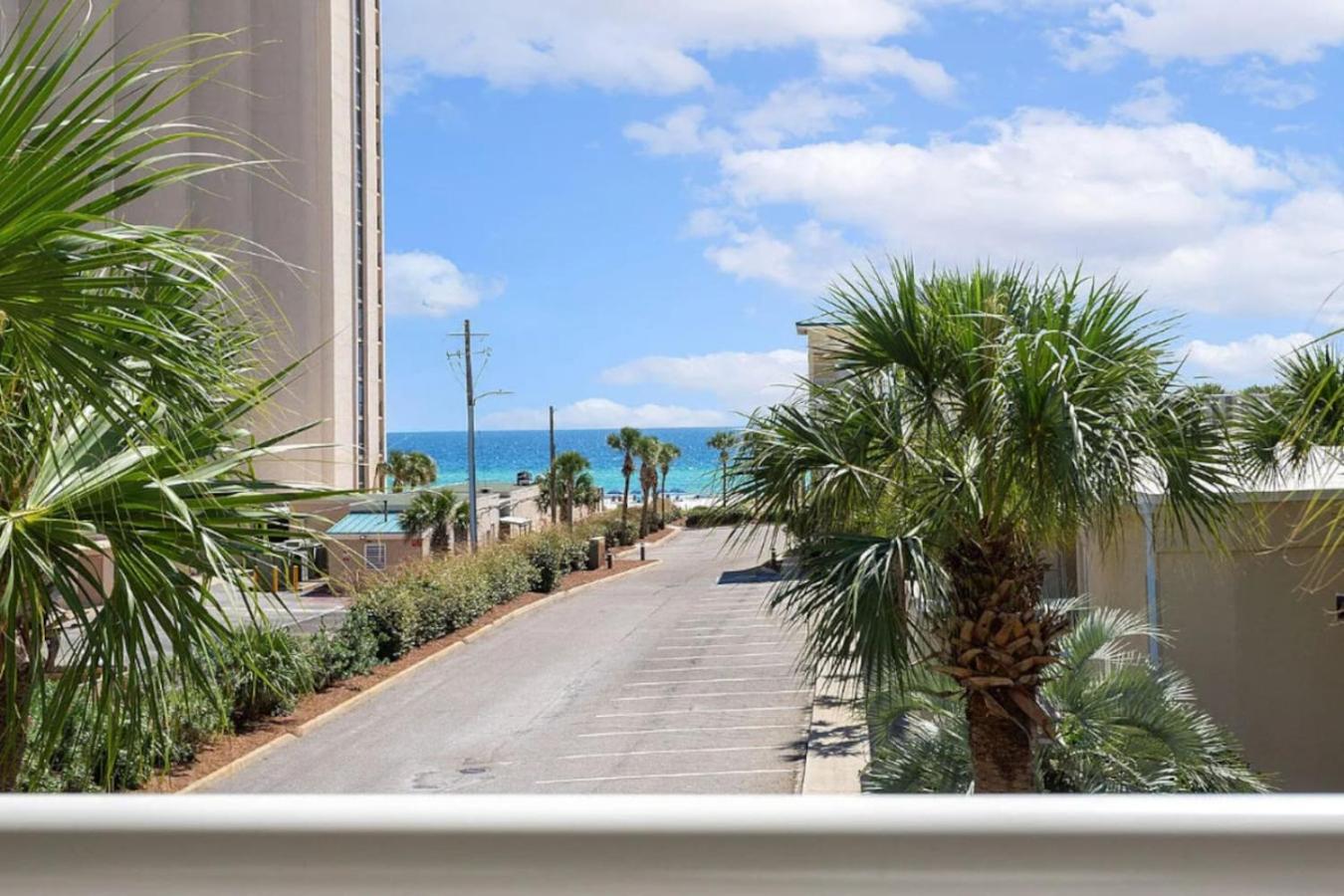 2 Bed Private Access Laundry Fitness Game Holiday home