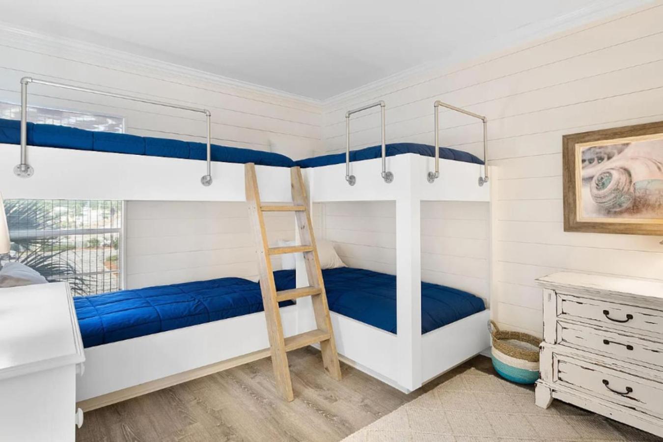 2 Bed Private Access Laundry Fitness Game Holiday home *