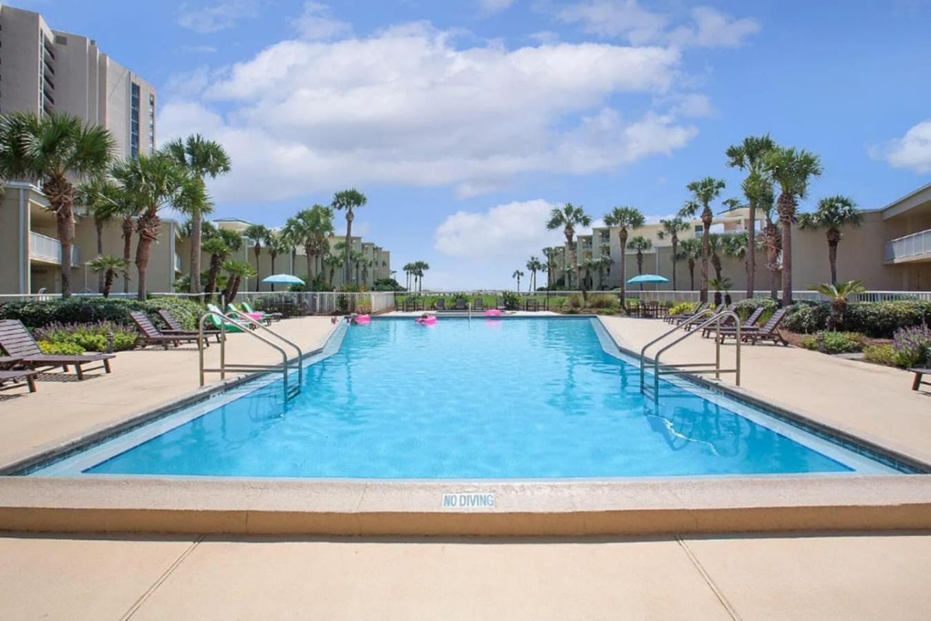 2 Bed Private Access Laundry Fitness Game Holiday home *
