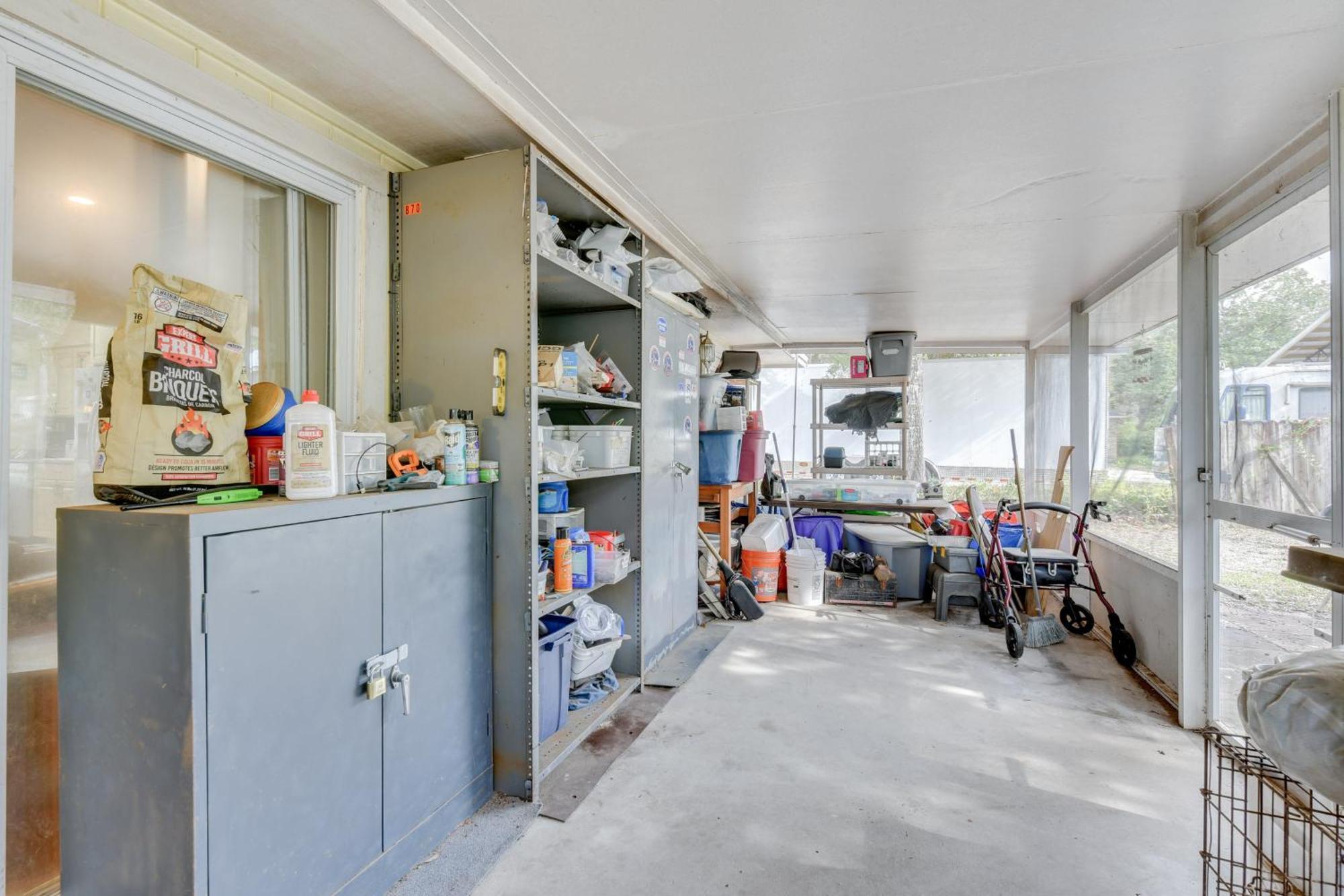 Pet-friendly Freeport - 2 Mi To Beach!