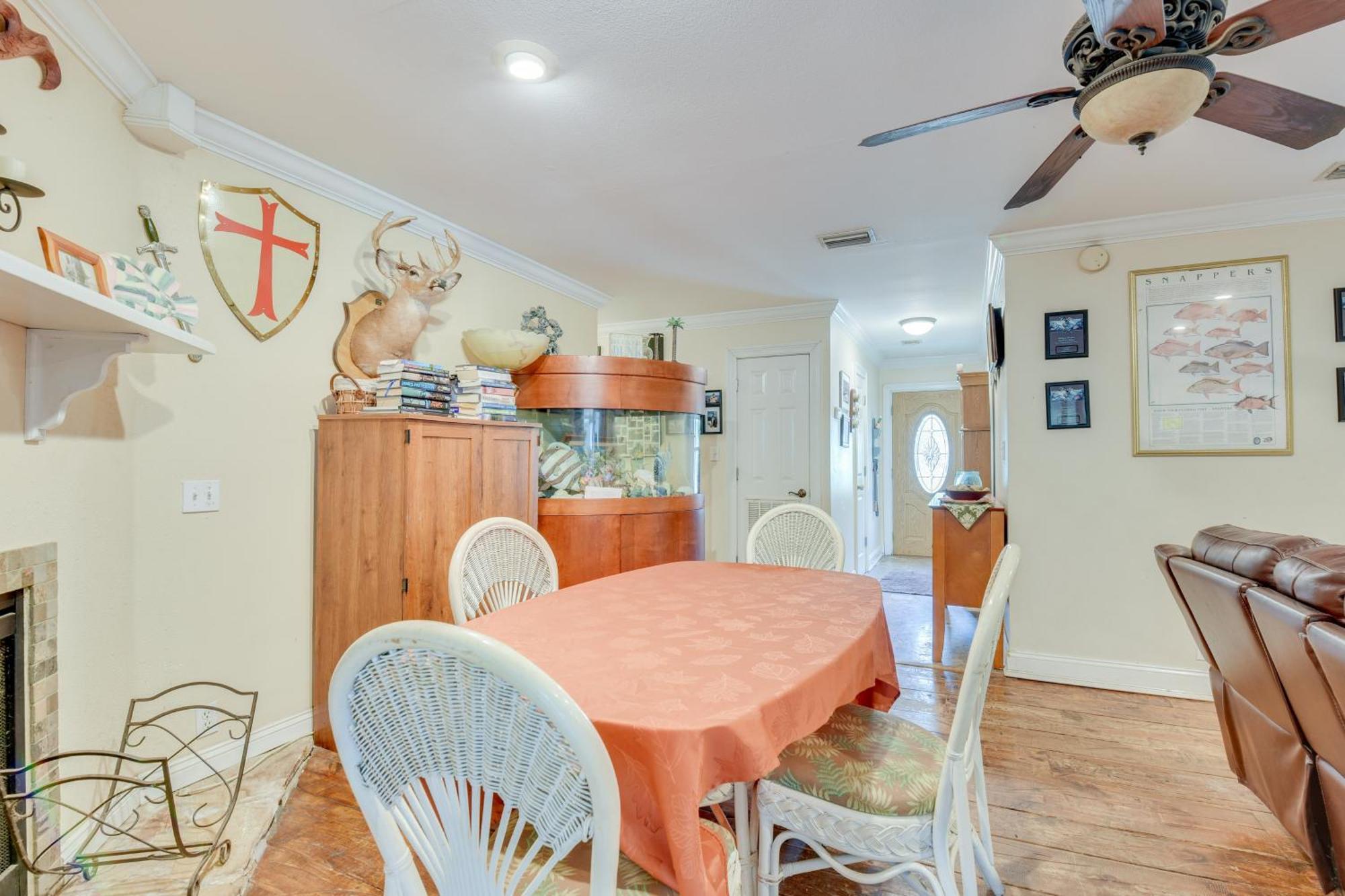 Pet-friendly Freeport - 2 Mi To Beach! *