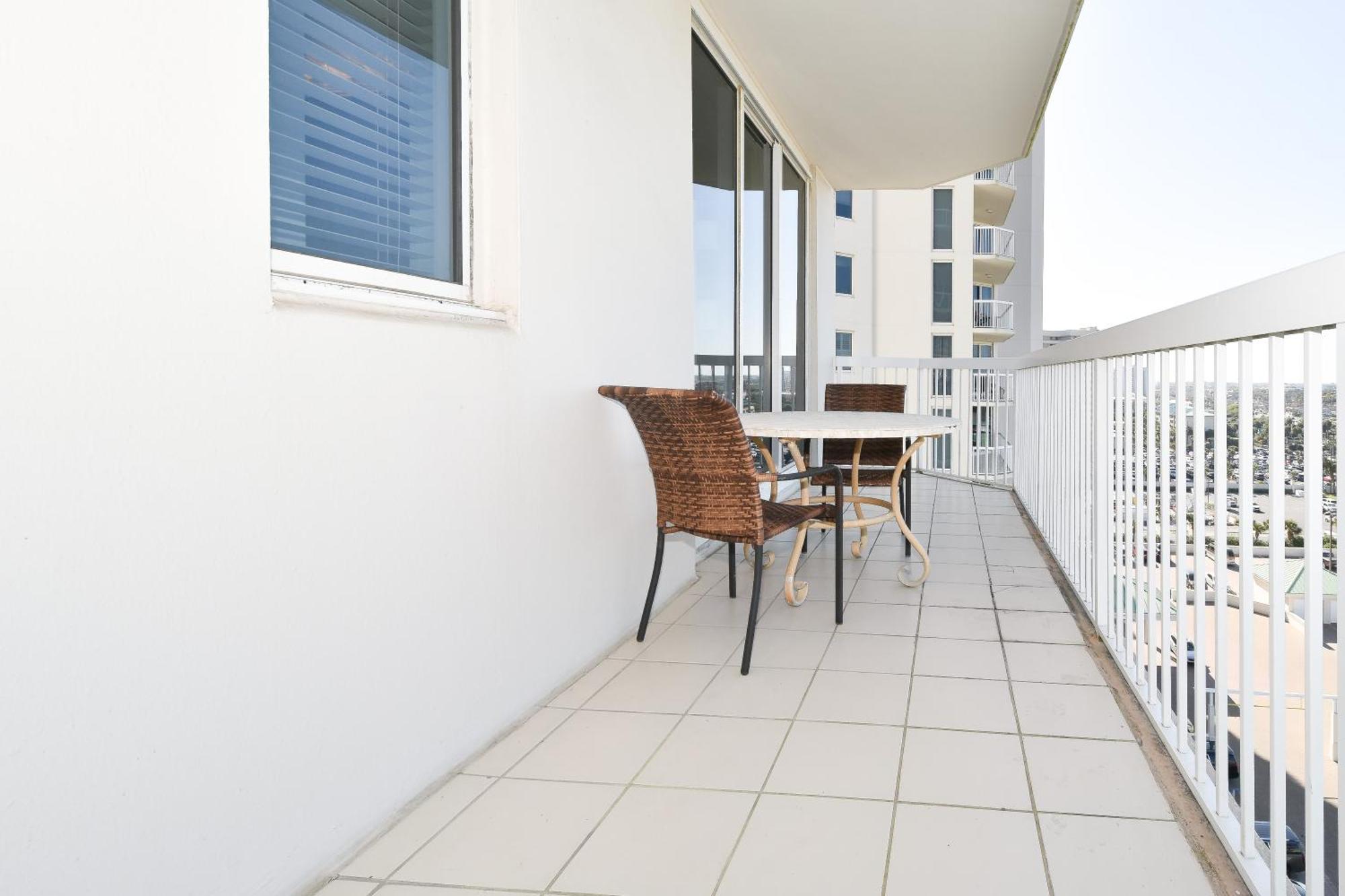 Silver Towers E1006 Apartment Destin