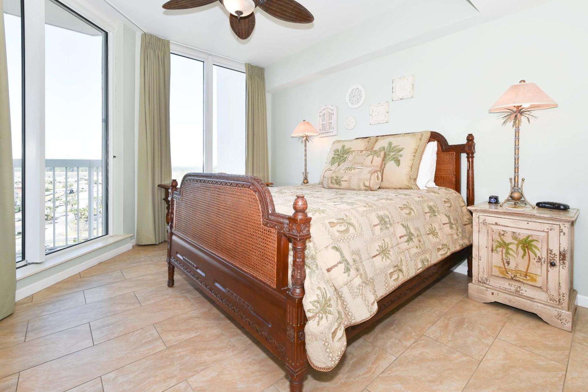 Silver Towers E1006 Apartment