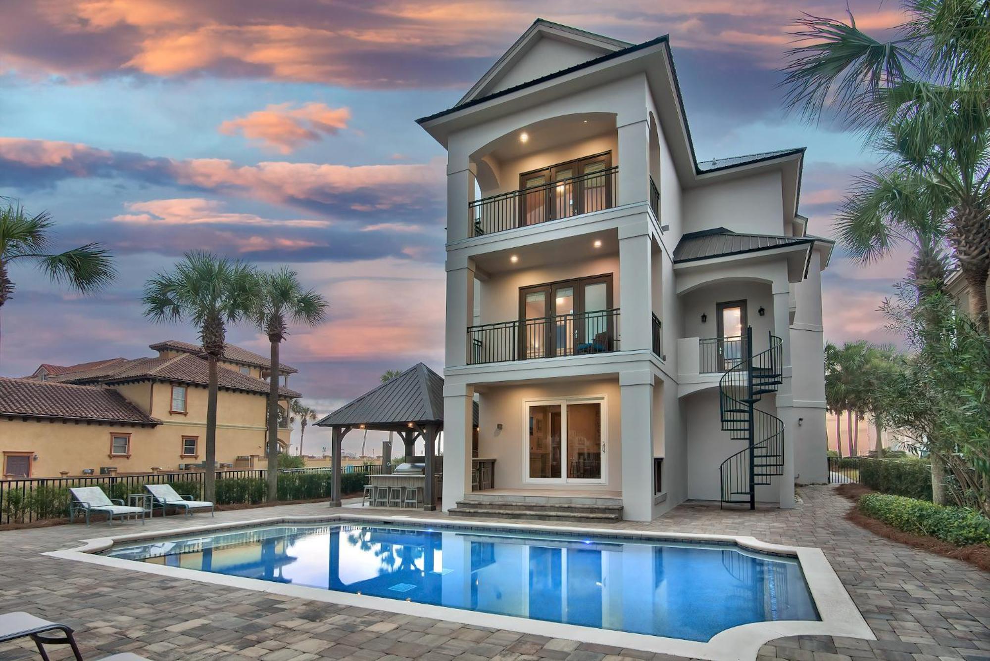 Seastar Palazzo With Views, Lake, And Pool Holiday home *