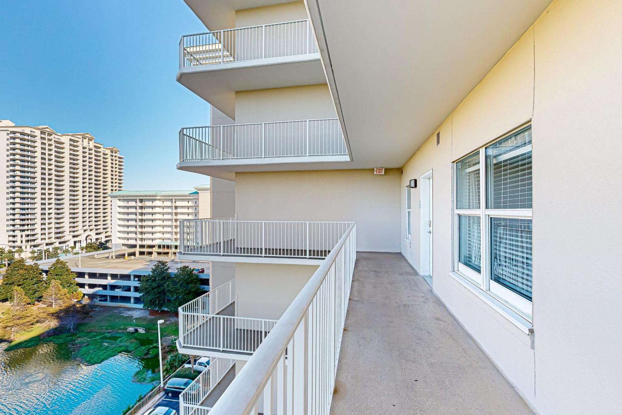Majestic Sun B905 Destin