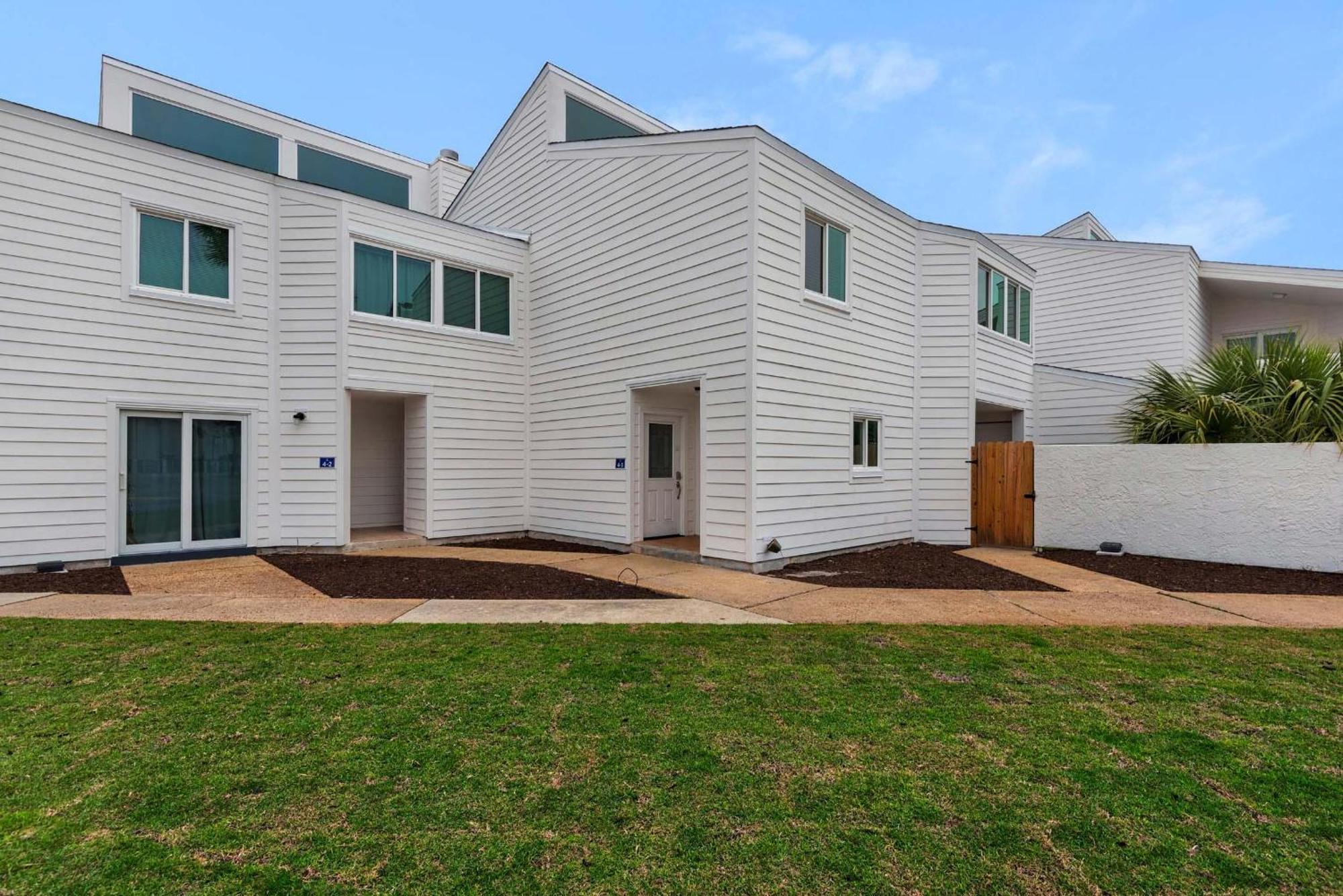 Shoreline Towers Townhouse 4-3